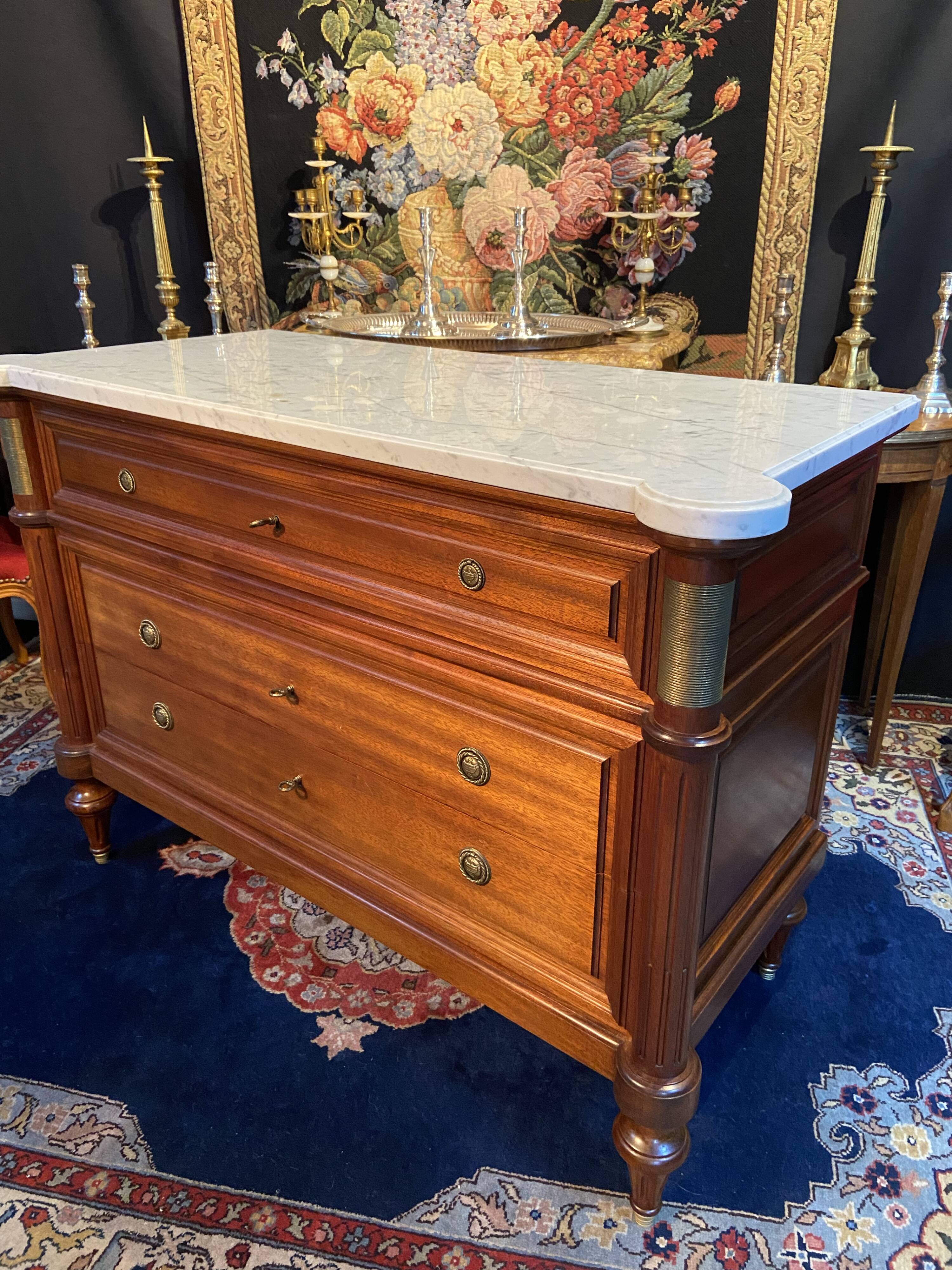 3-drawer chest of drawers in solid mahogany with white marble top in Louis XVI style