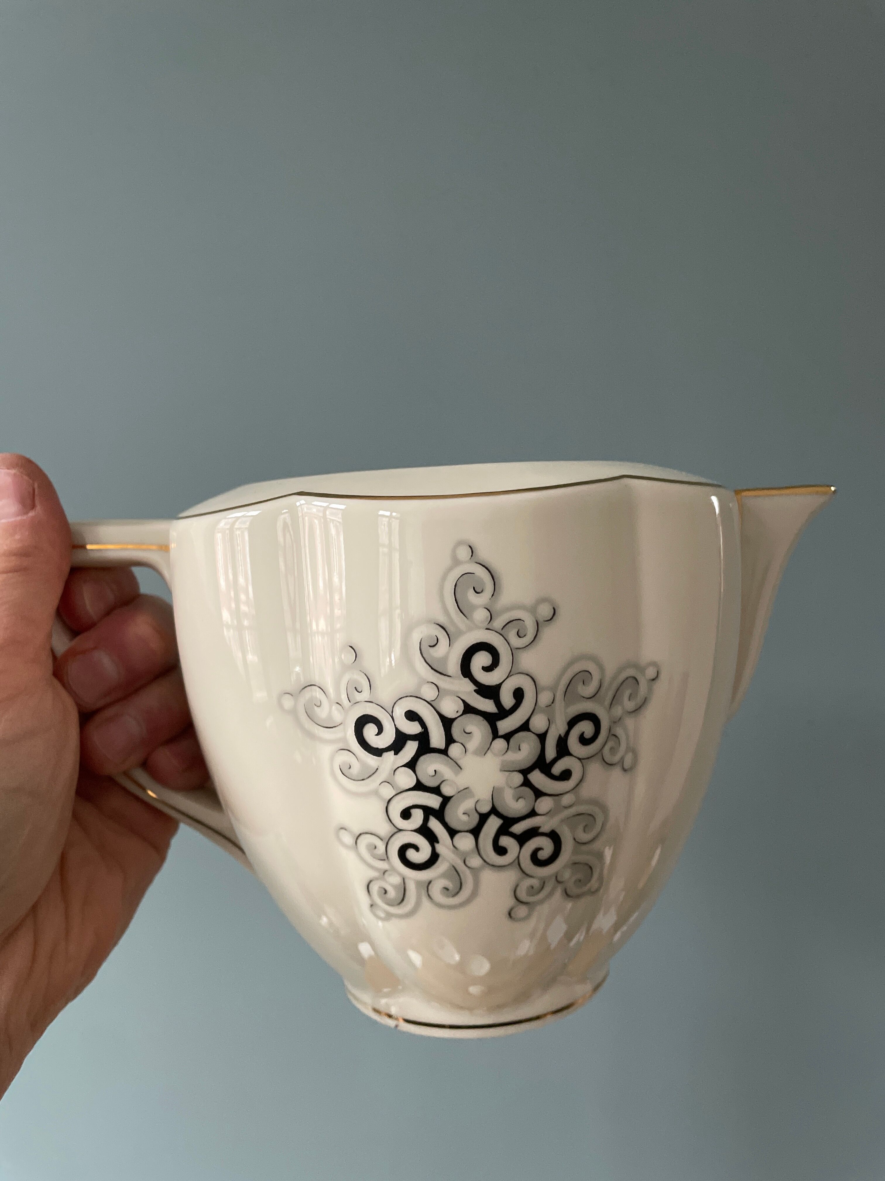 Teapot in Limoges porcelain. Charles Ahrenfeldt House