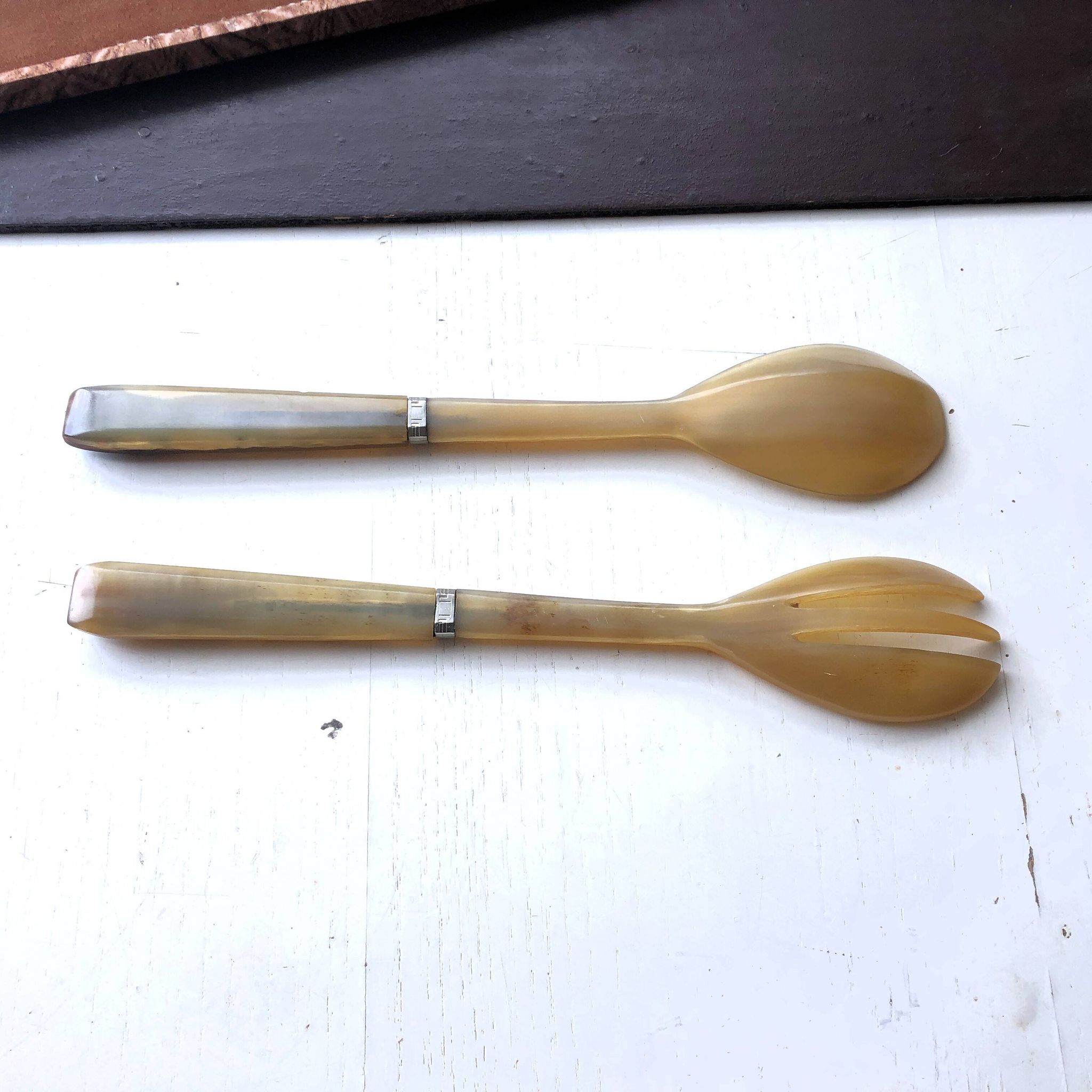 Salad cutlery box in vintage blond horn 30/40 France