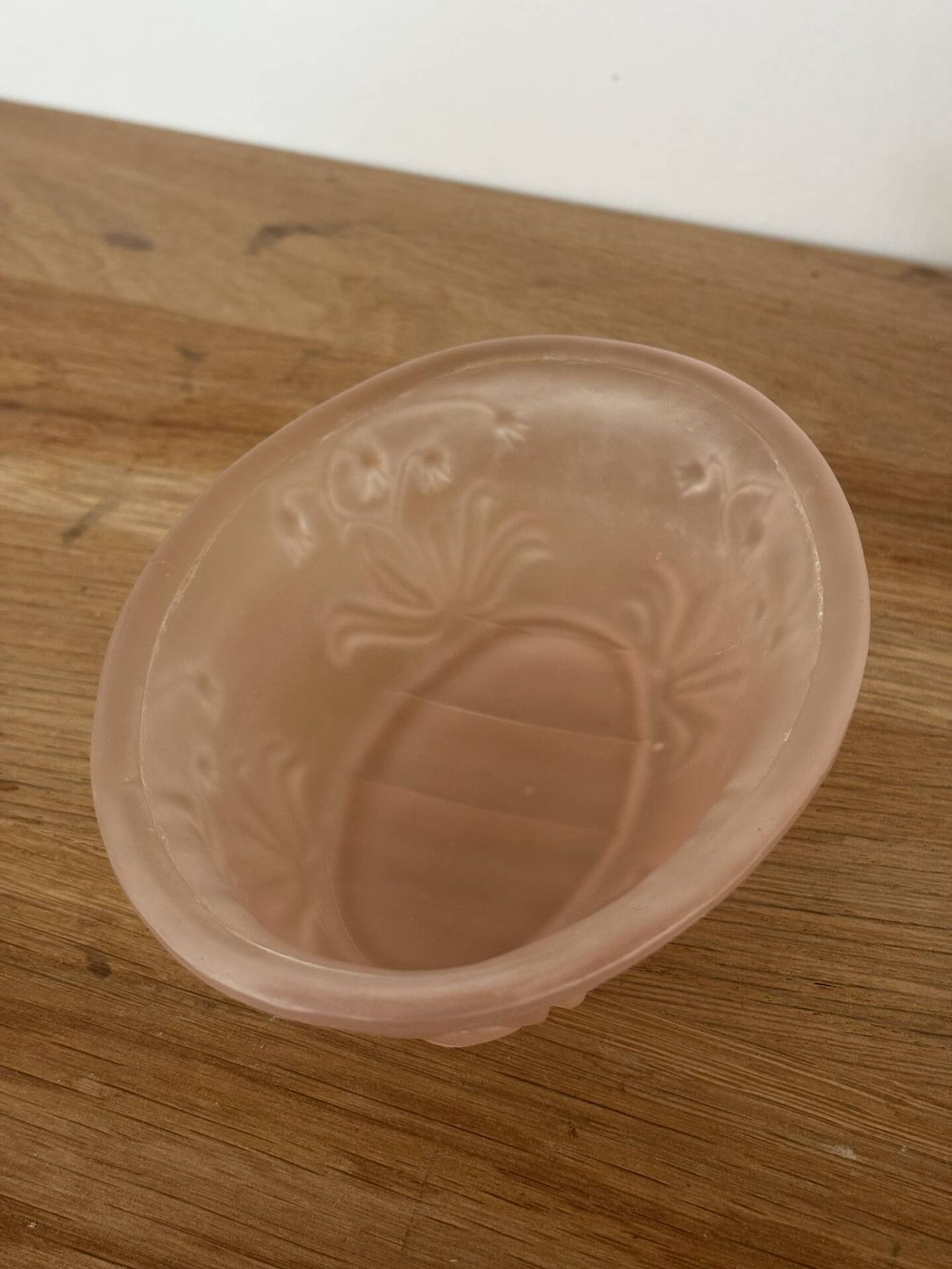Porte savon art déco verre moulé rose muguets