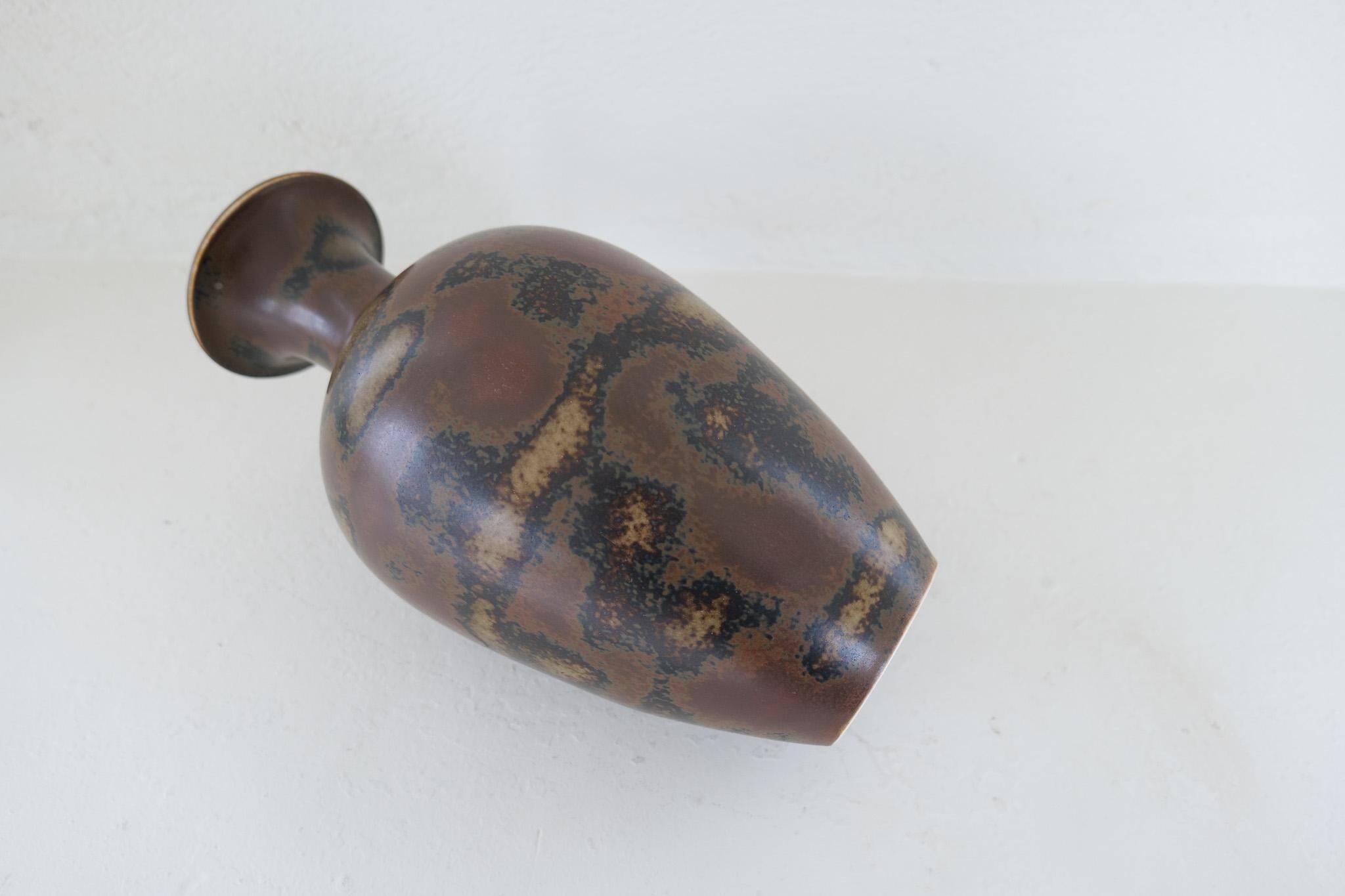 Mid-century modern ceramic vase from Rörstrand by Gunnar Nylund, Sweden.