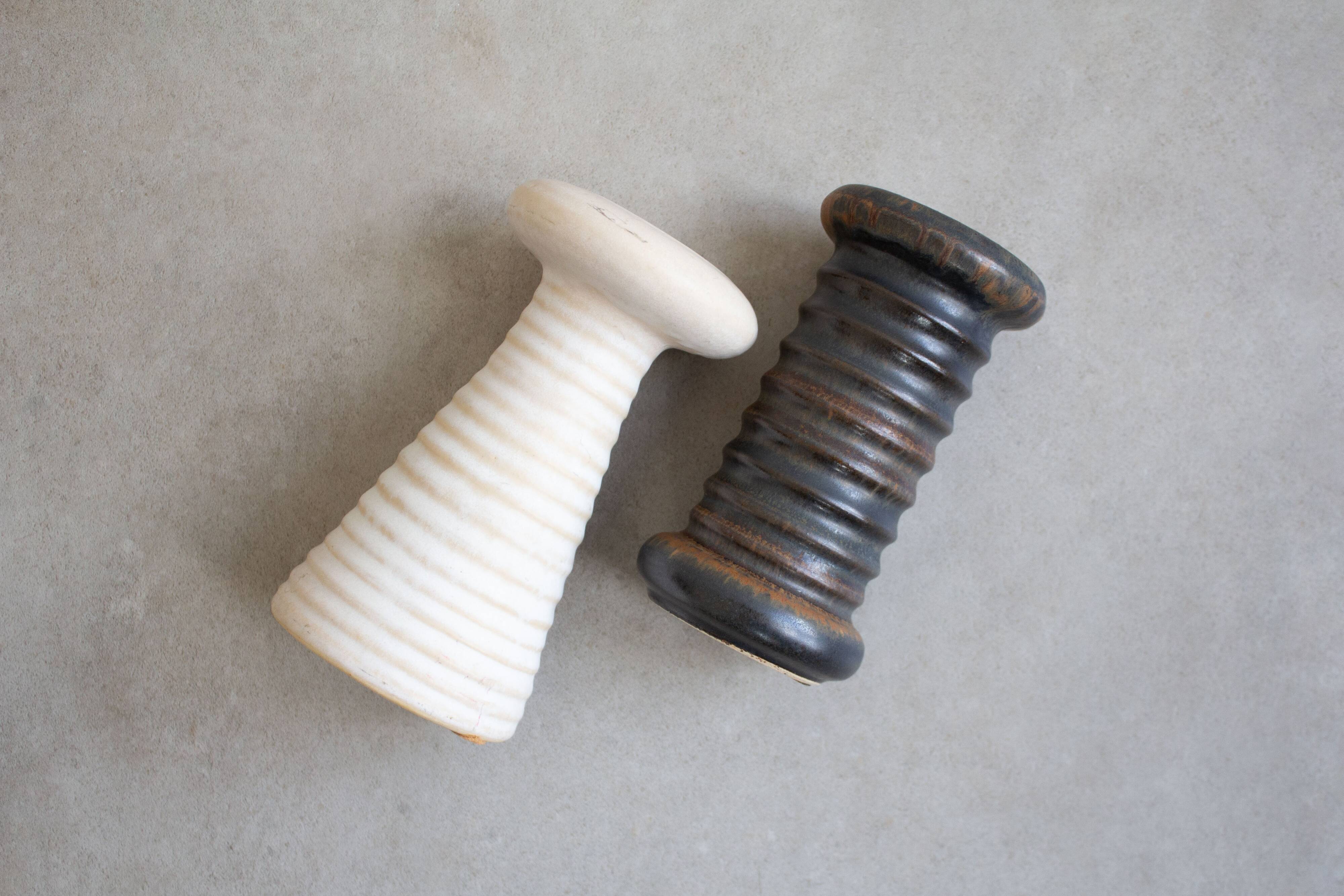 Ensemble de 2 vases vintage - céramique nervurée
