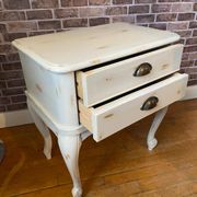 Table de chevet, petite commode
