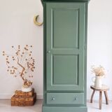 Renovated green bonnet maker