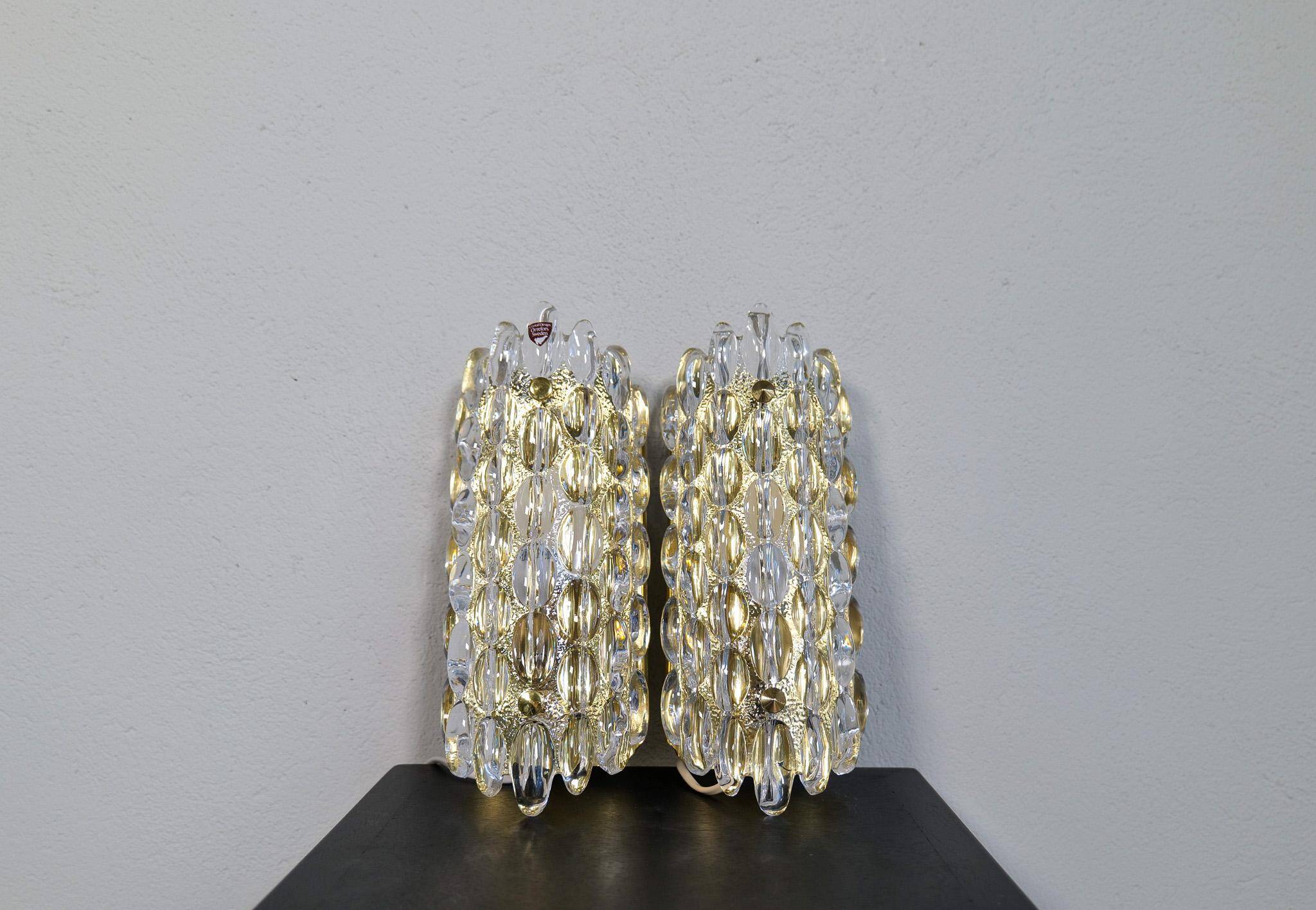 Appliques murales en cristal en forme de goutte moderne du milieu du siècle Orrefors par Carl Fagerlund