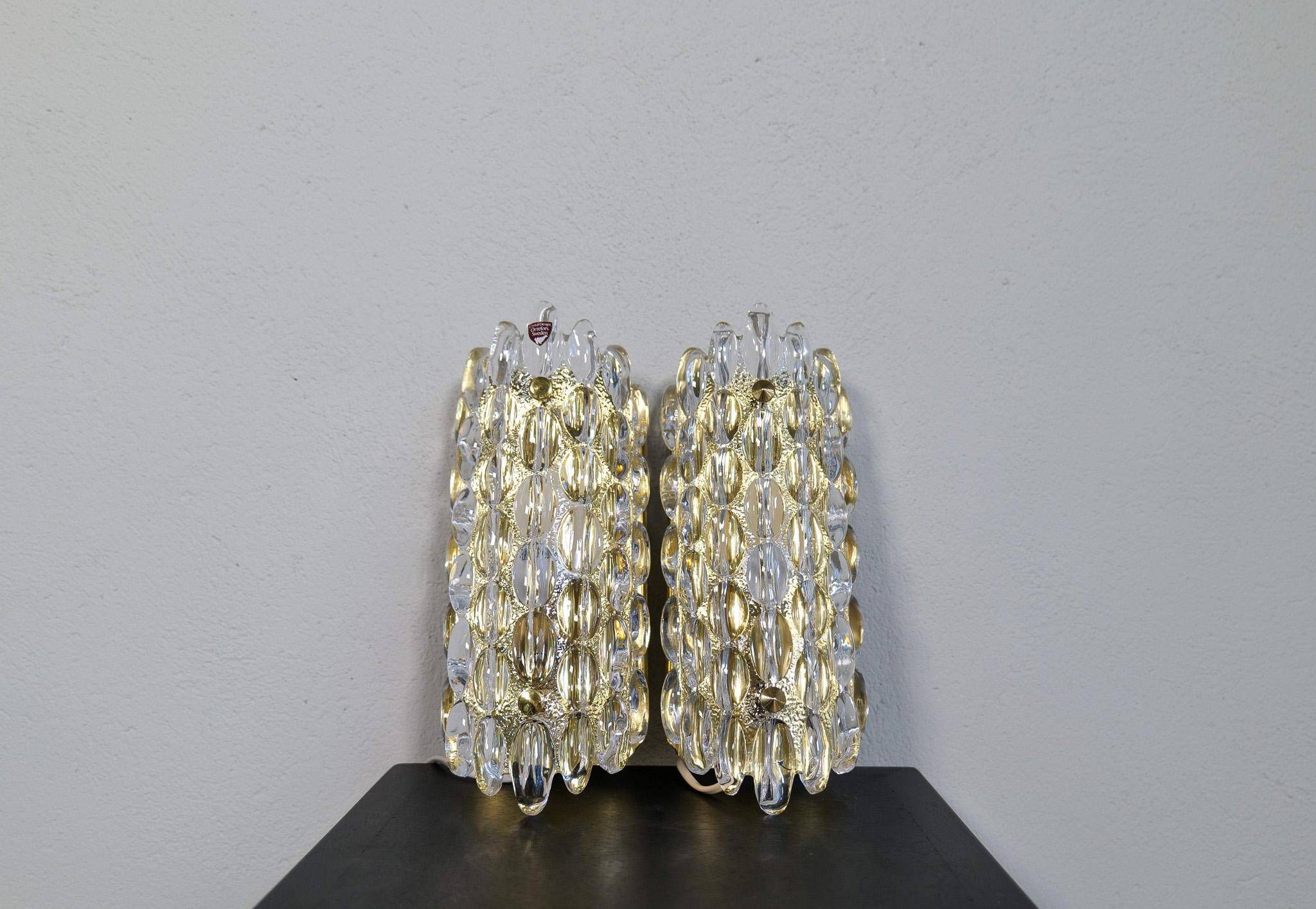 Modern mid-century crystal wall sconces in the shape of a drop by Orrefors by Carl Fagerlund.