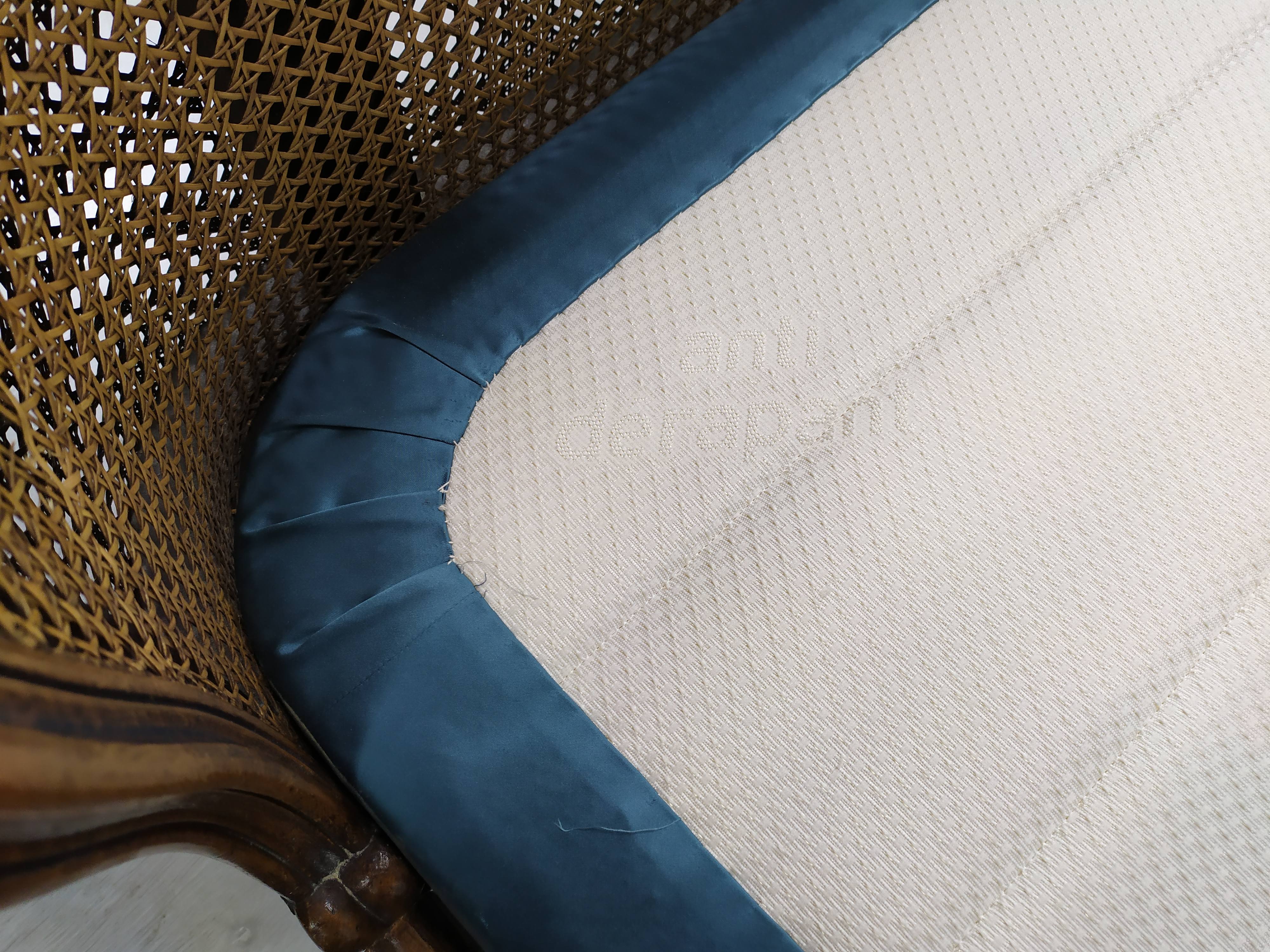 Vintage canned basket bed