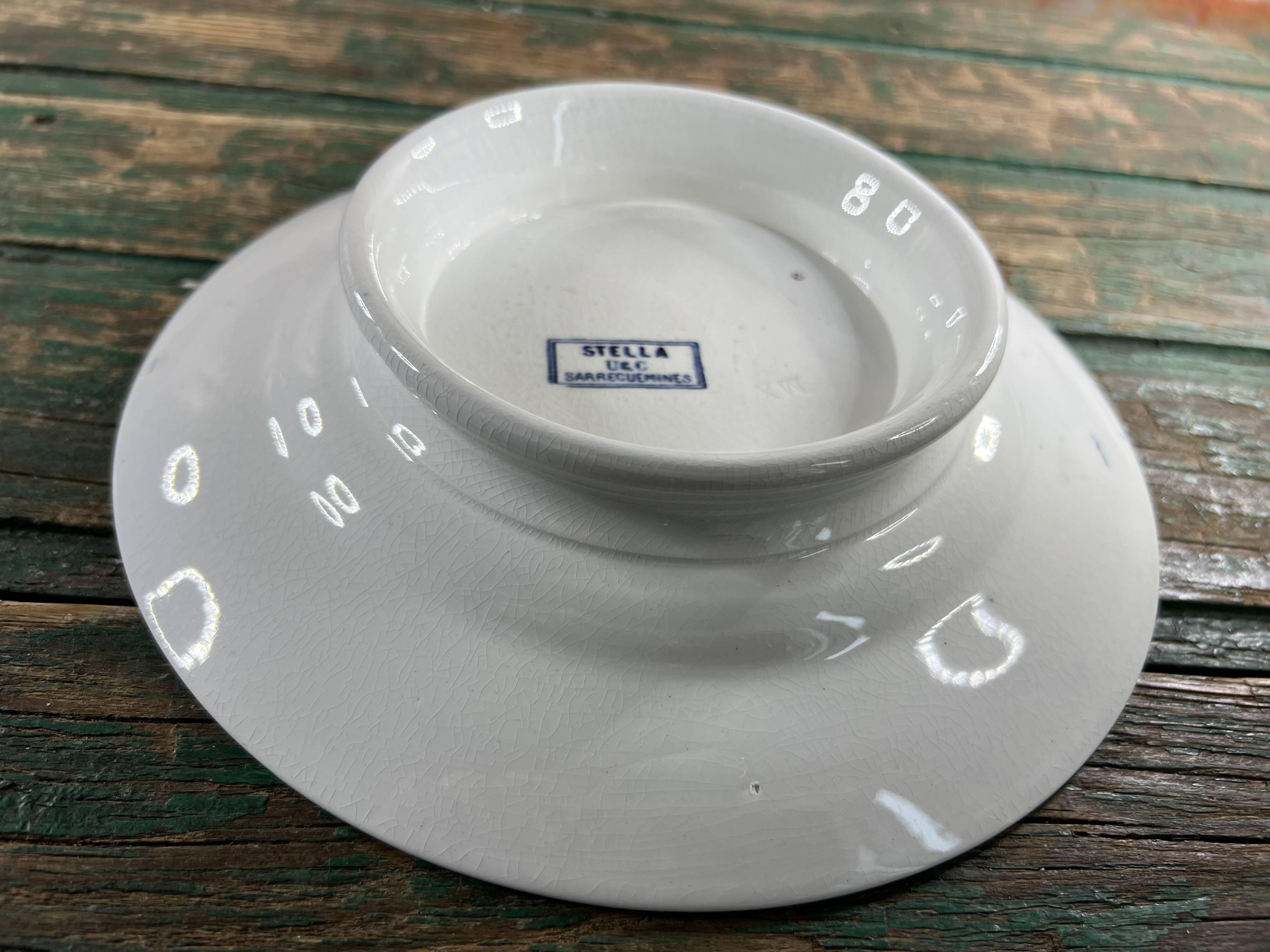 Sarreguemines Stella model plate on heel with blue decoration, 19th century