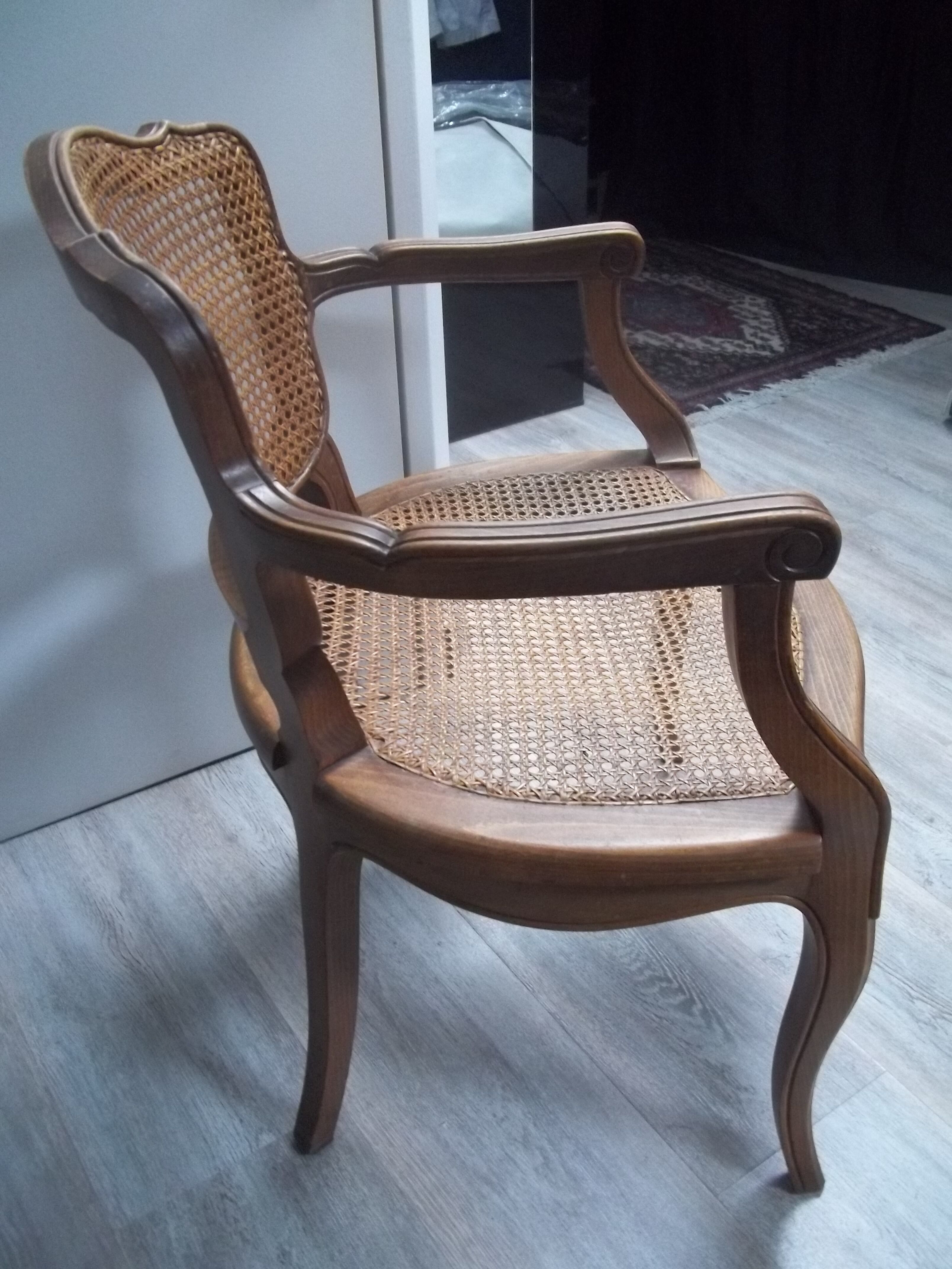 Fauteuil cabriolet canné de style Louis XV