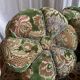 Duo de poufs en velours fleuri