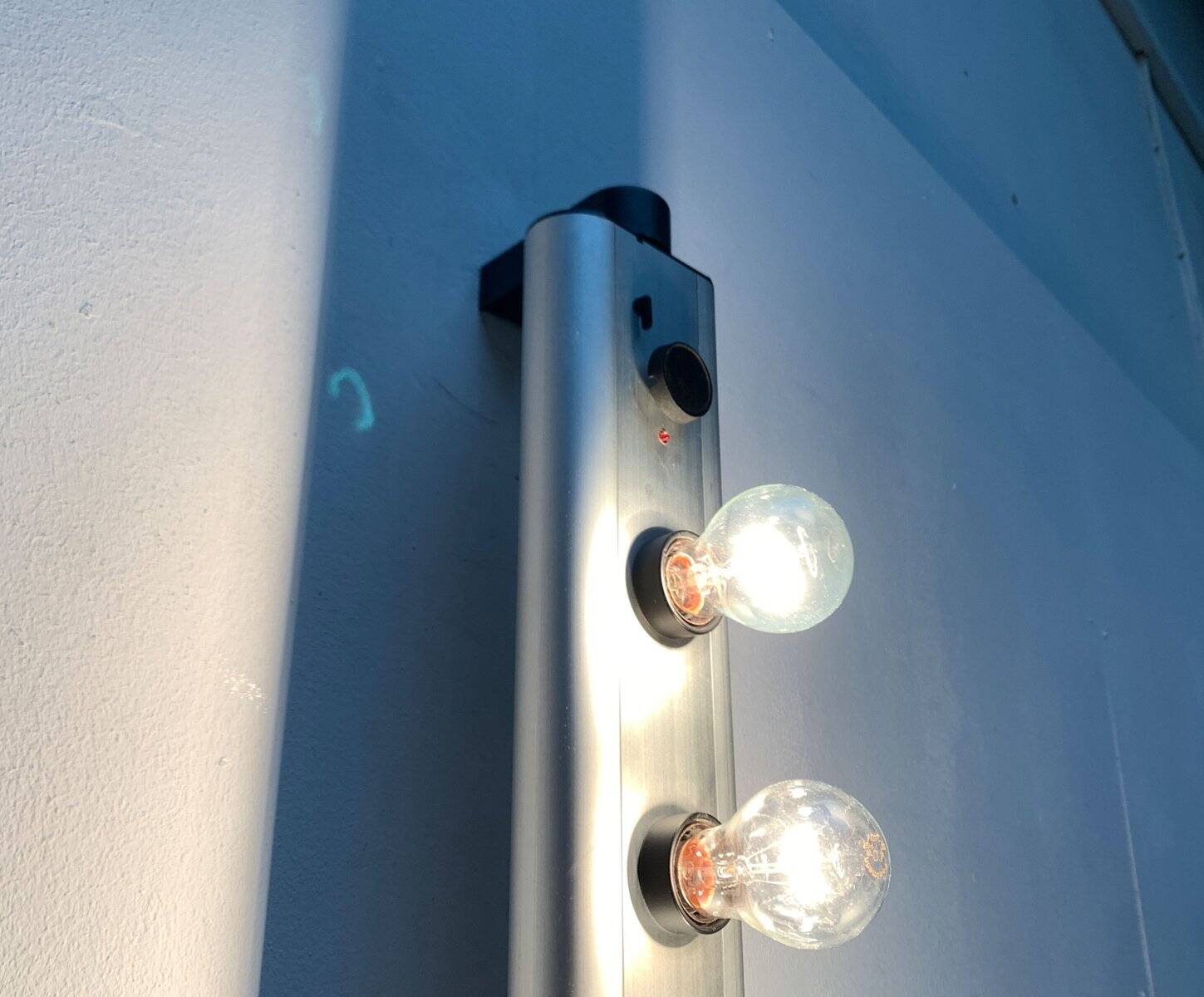Postmodern Italian wall lamp Aton Barra by Ernesto Gismondi for Artemide, 1980s.