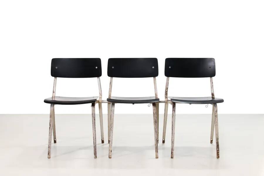 Ensemble de six rares chaises de théâtre Revolt empilables et pliables Friso Kramer