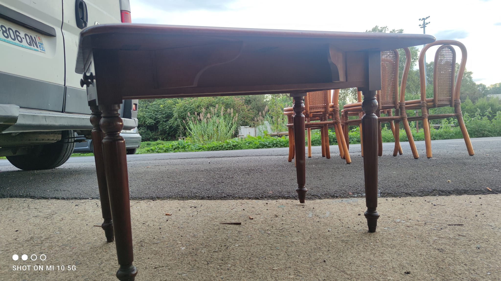 English wing table dating from the mid-19th century