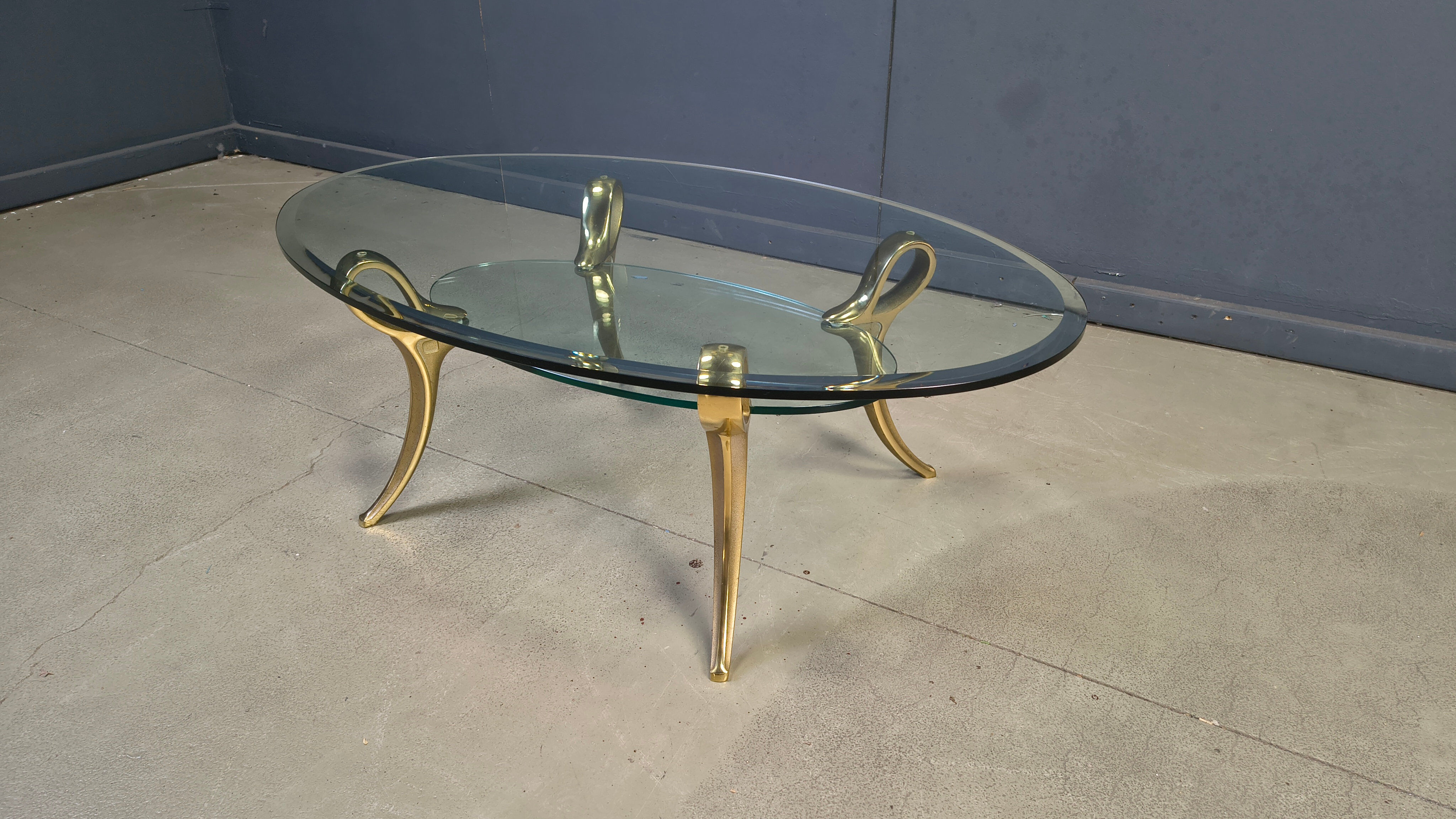 Table basse en laiton et en verre, années 1970