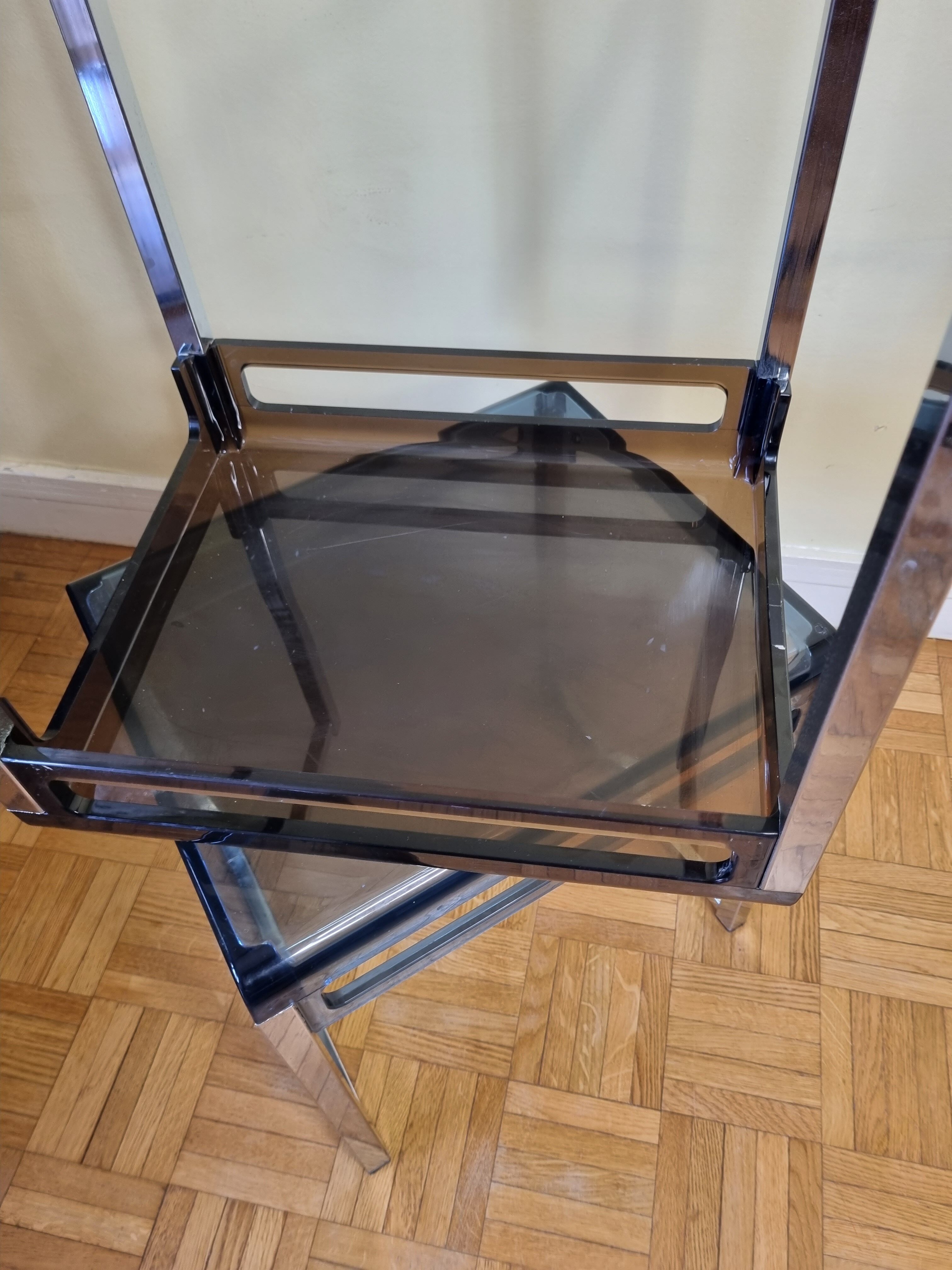 Paire de tables de chevet en plexiglas et chrome bleue et fumé, années 70