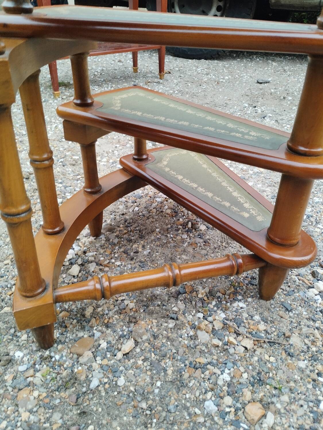 Escalier de bibliothèque ancien