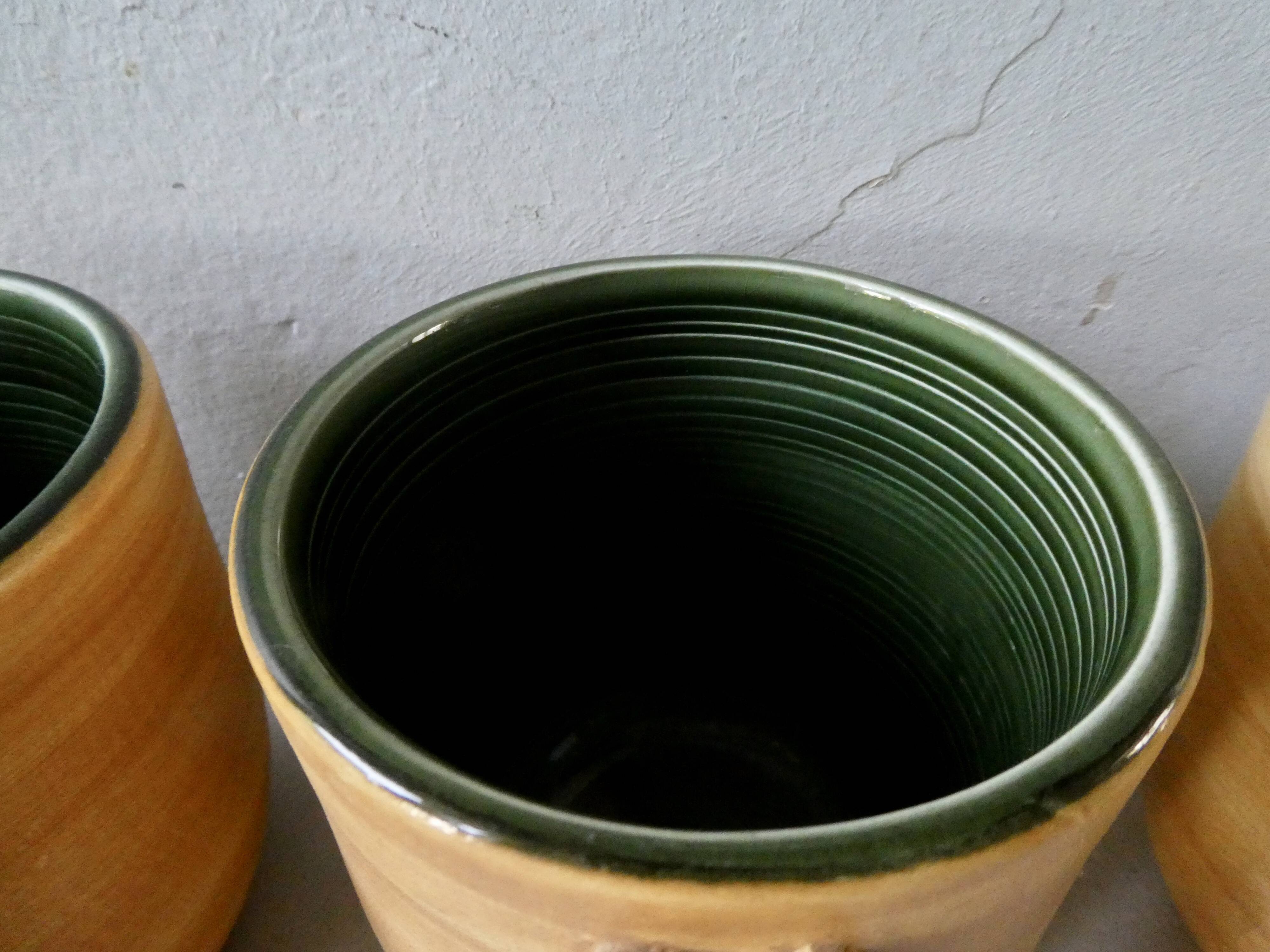 4 mugs Salins France, grès et émail vert