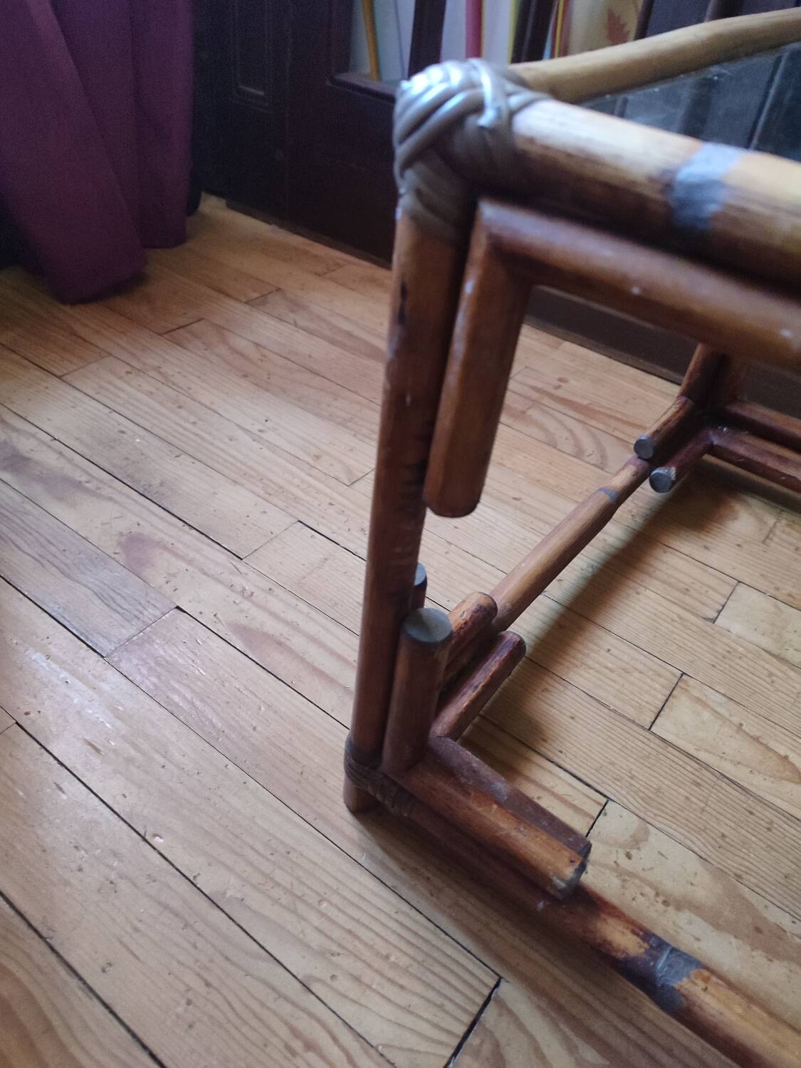 Table basse en rotin foncé