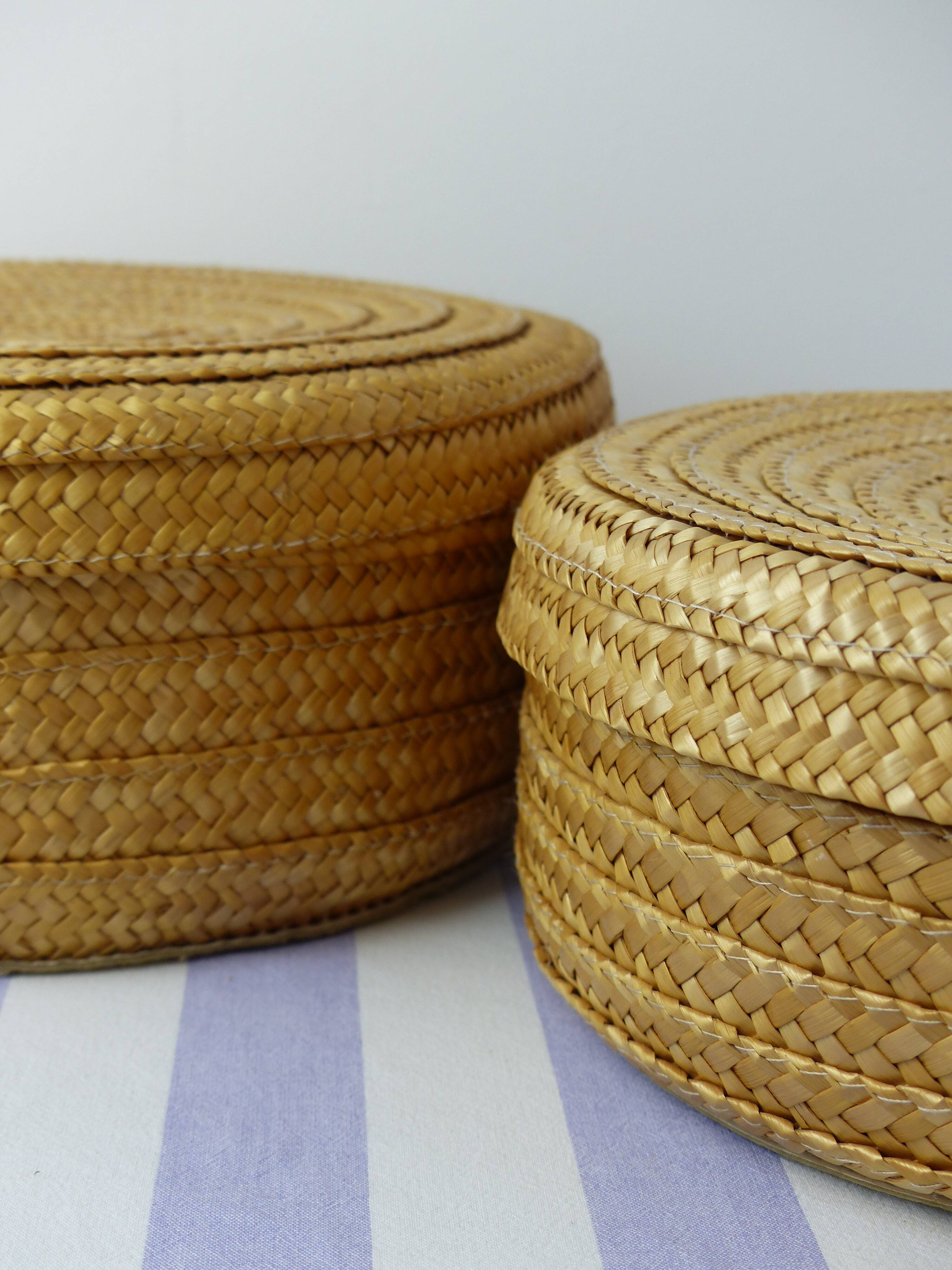 Set of 2 raffia baskets