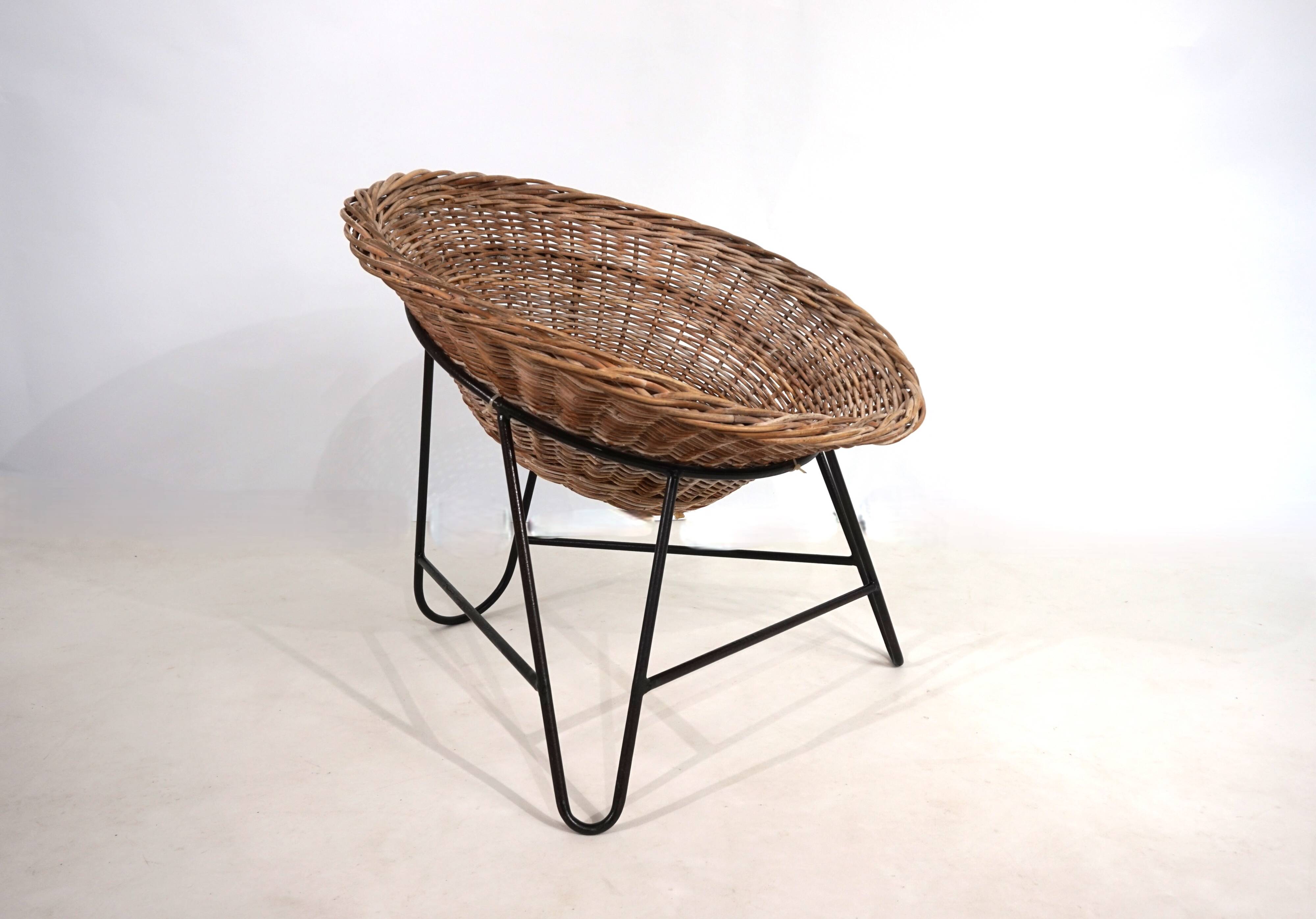 Rattan basket pod lounge chair, 1960