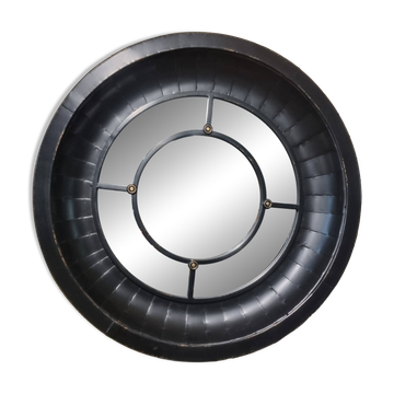 Iron mirror