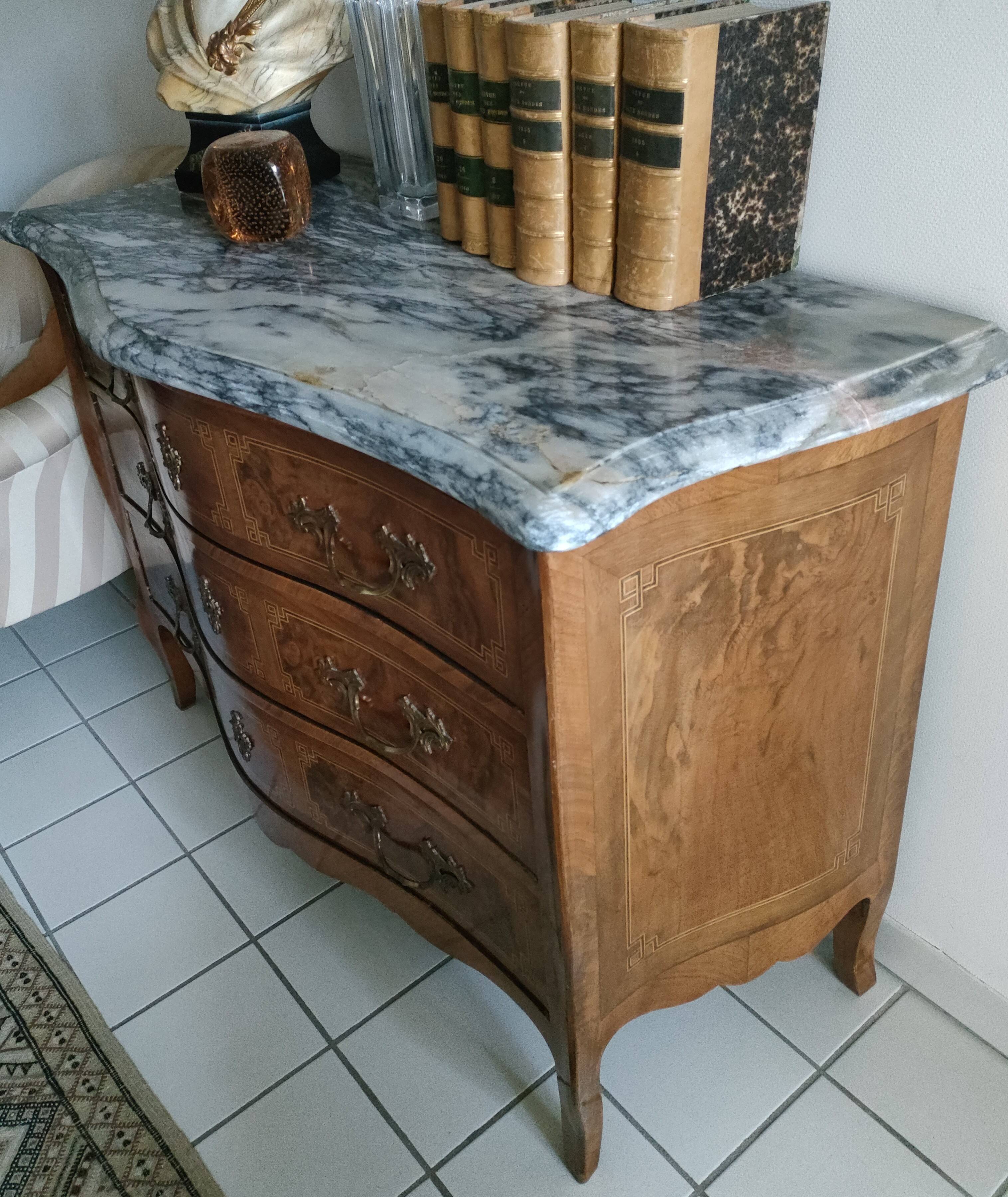 Commode style Louis XV