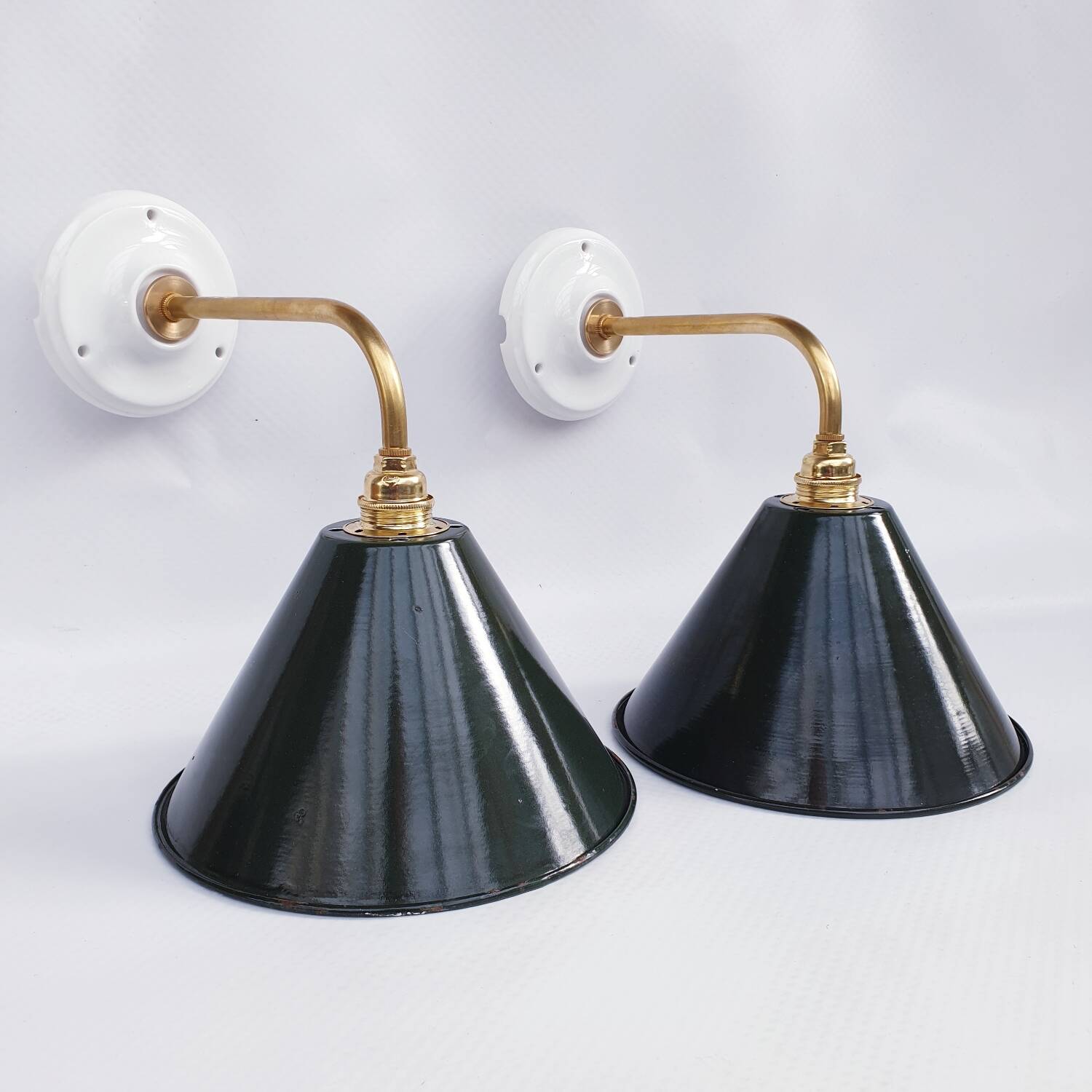 Swan neck enamelled sheet metal wall lights