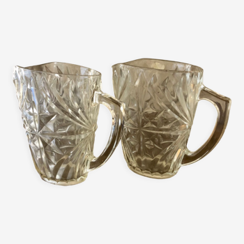 Set of 2 carafes in chiseled glass