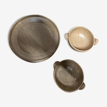 Vintage sandstone plates and bowl