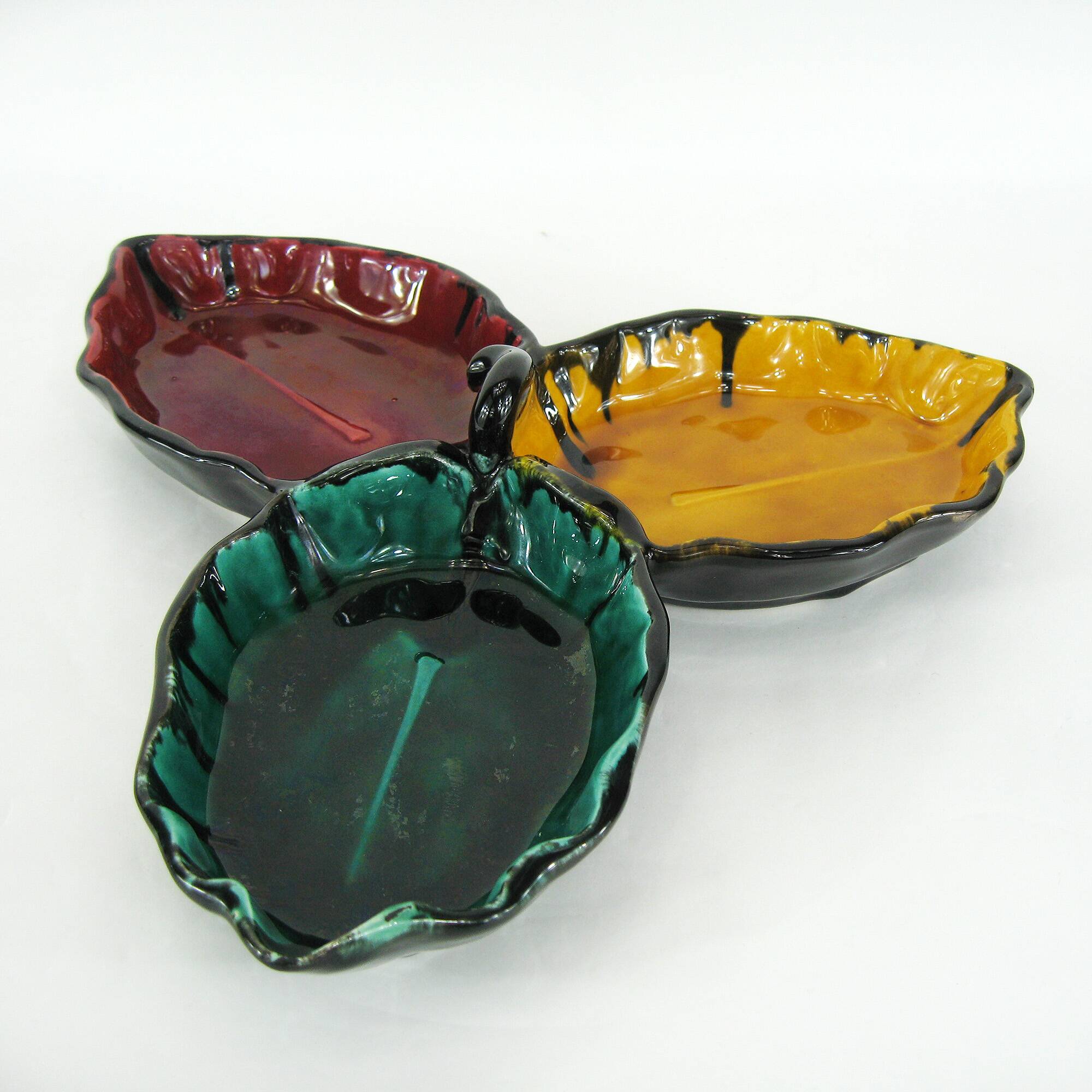 Ceramic compartmentalized leaf-shaped dish - vintage 50s