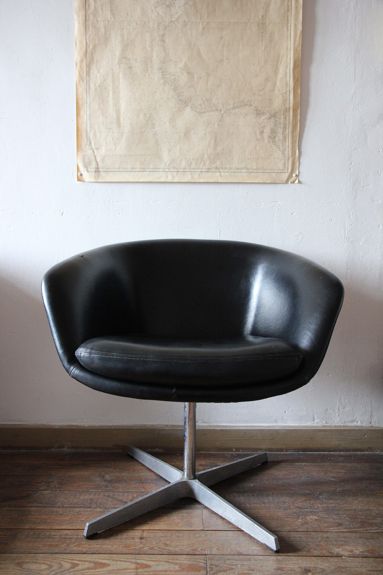Pair of Pierre Paulin leather armchairs for Artifort 60s