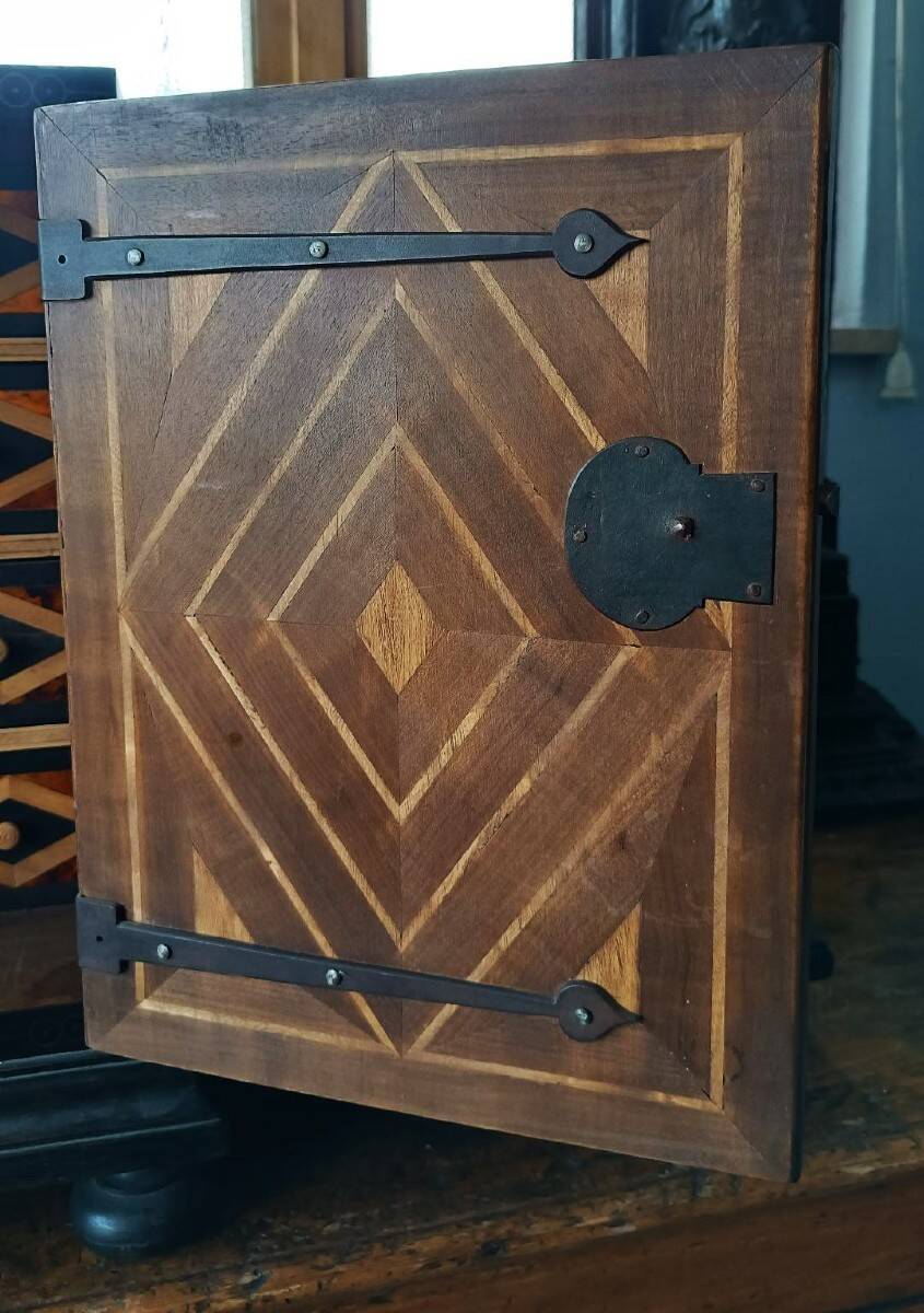 Large inlaid coin purse from the early 1900s