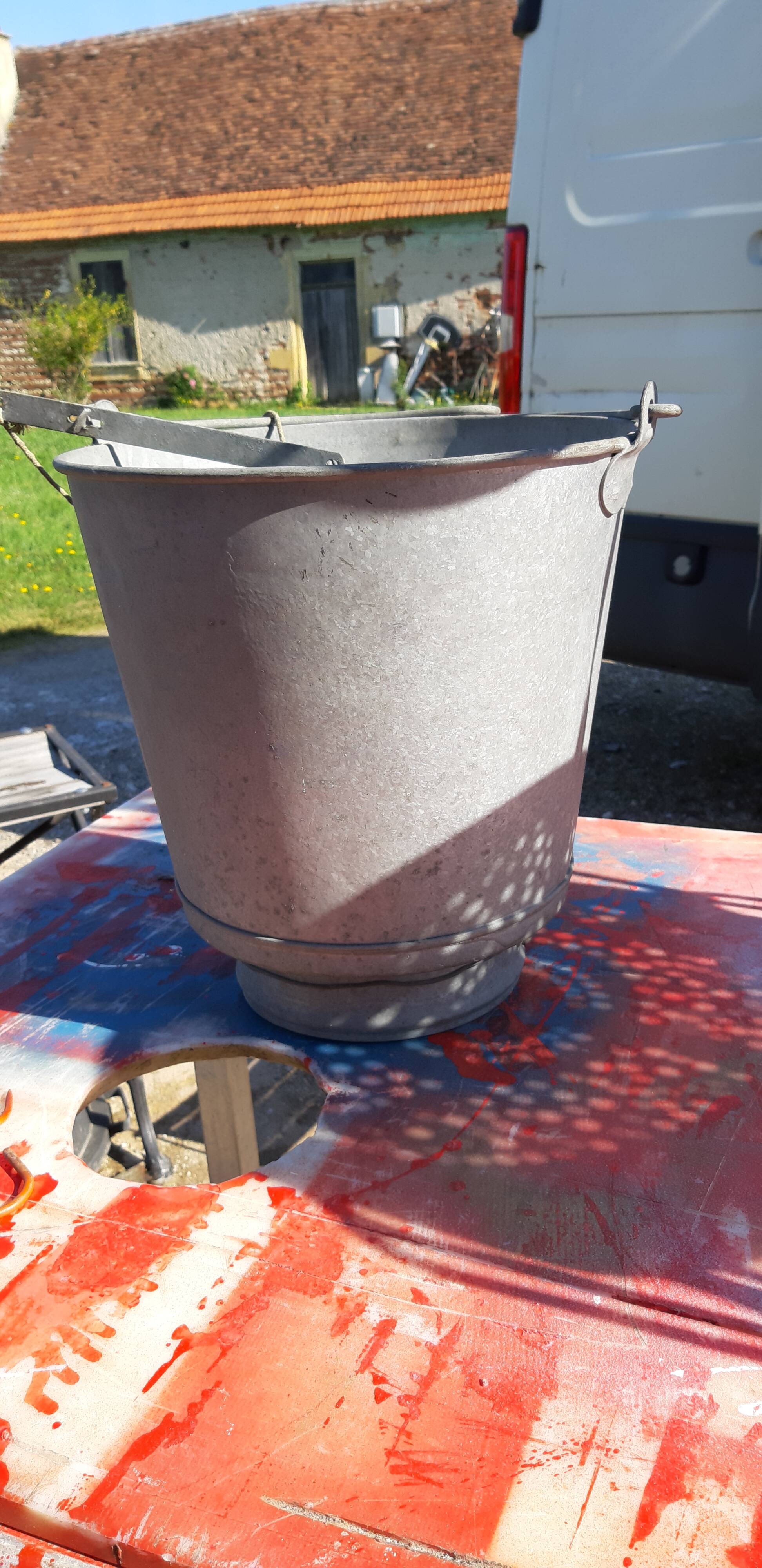 Galvanized aluminum shower seal