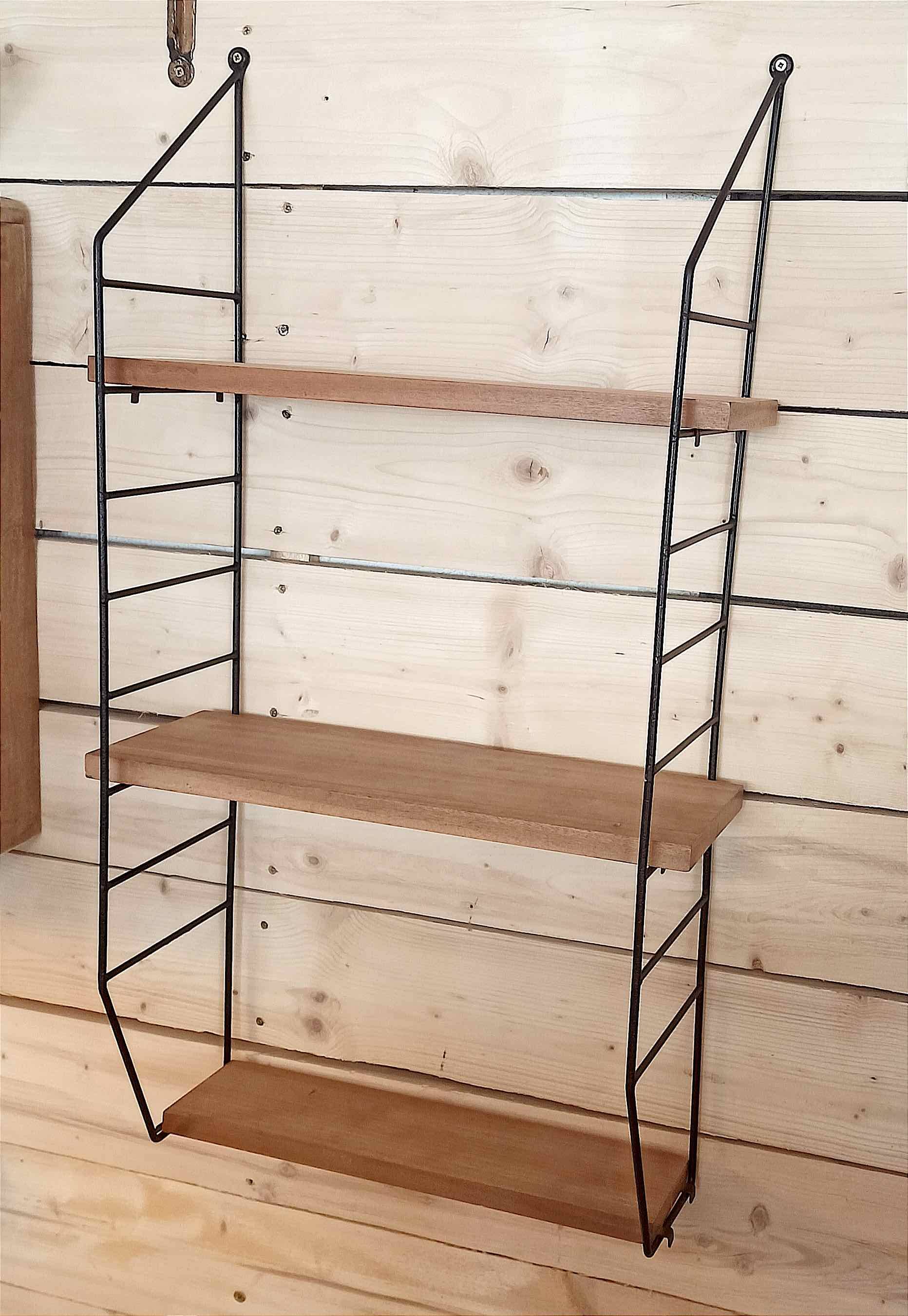 Etagère murale teck 3 étagères style Nils Strinning, 1950s