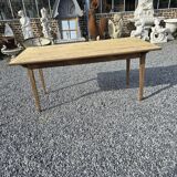 Spindle leg farm table