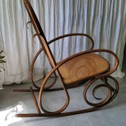 Rocking-chair en cannage ancien