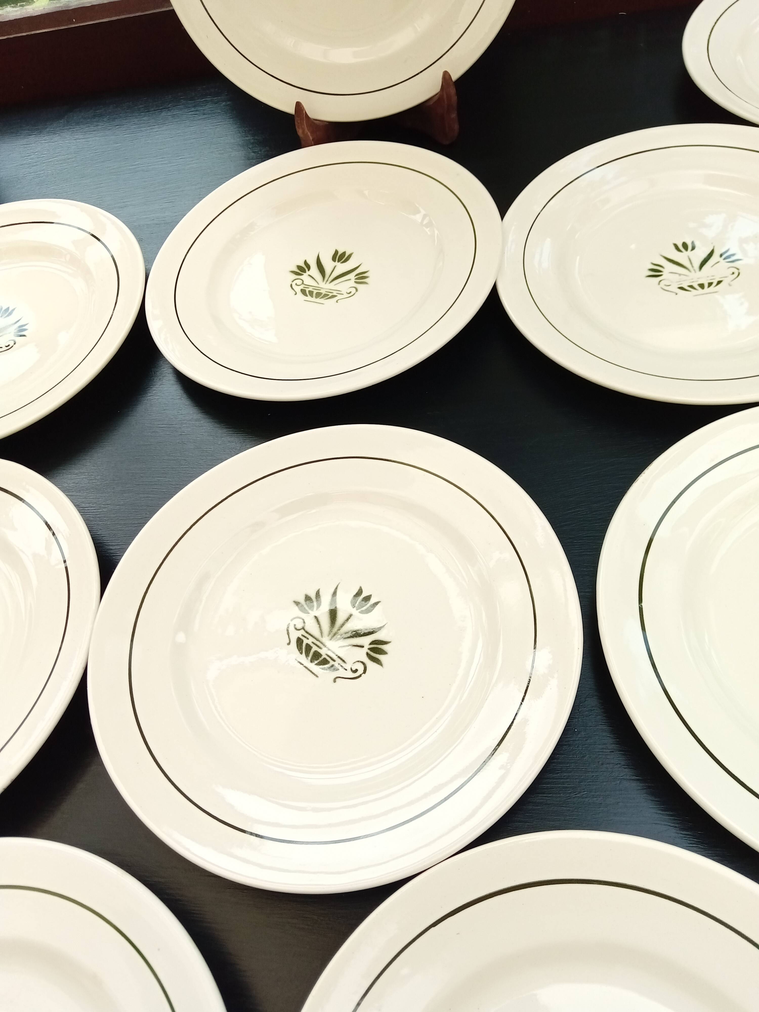 12 Terre de Fer Marmoz flat plates