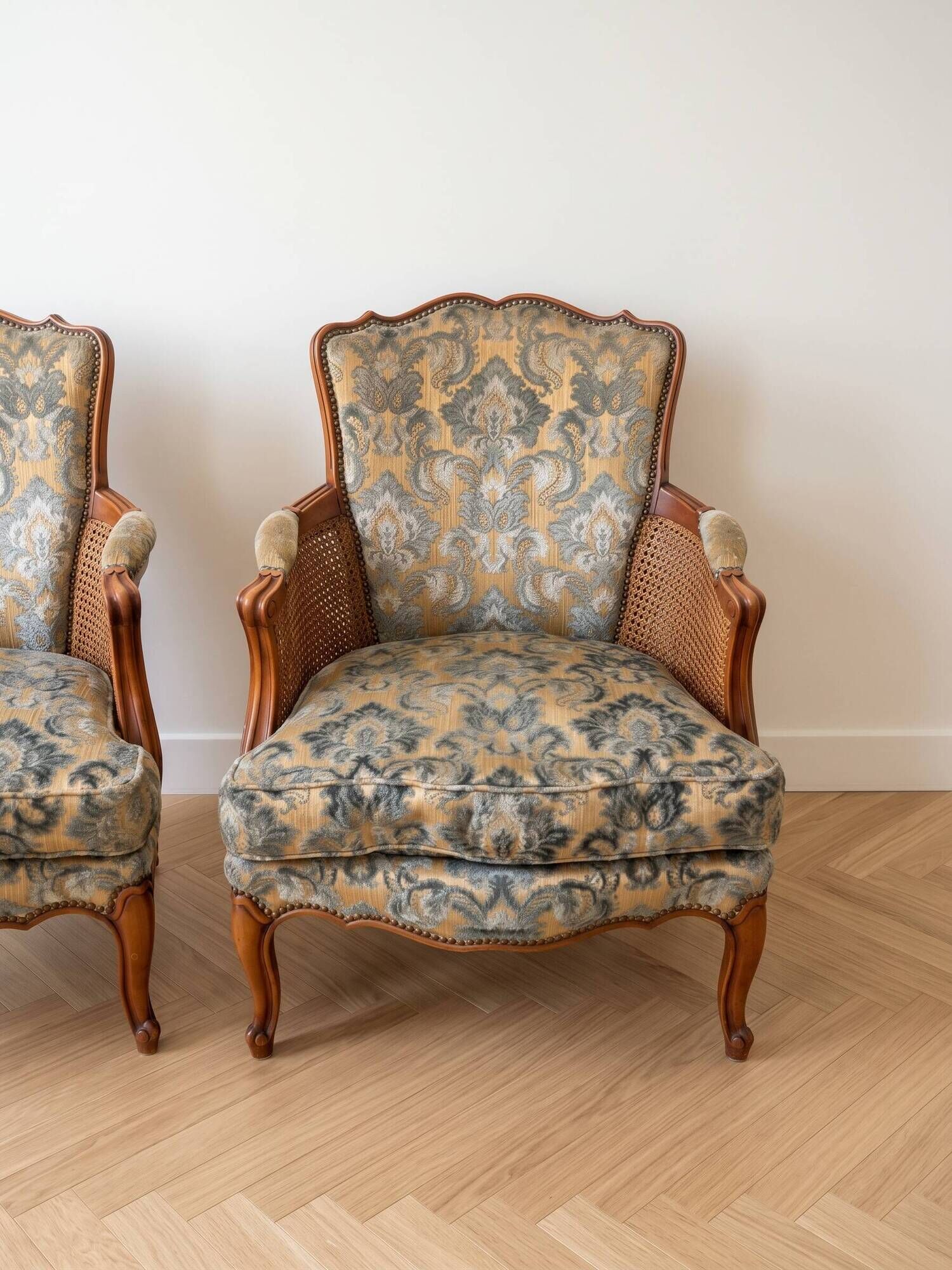 Louis XV style living room set with a sofa and 2 armchairs in cherry wood and fabric.