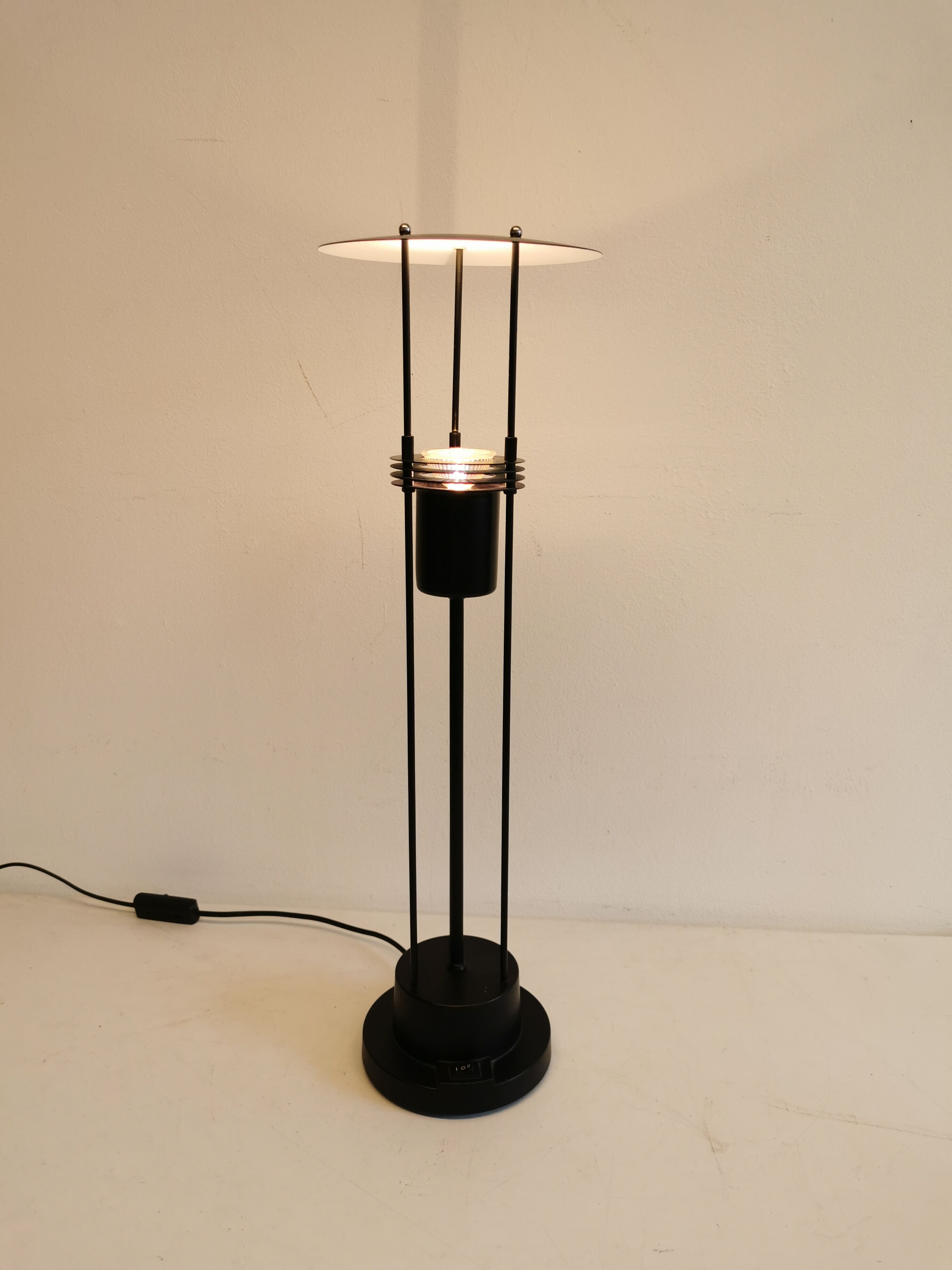 Table lamp in black colour