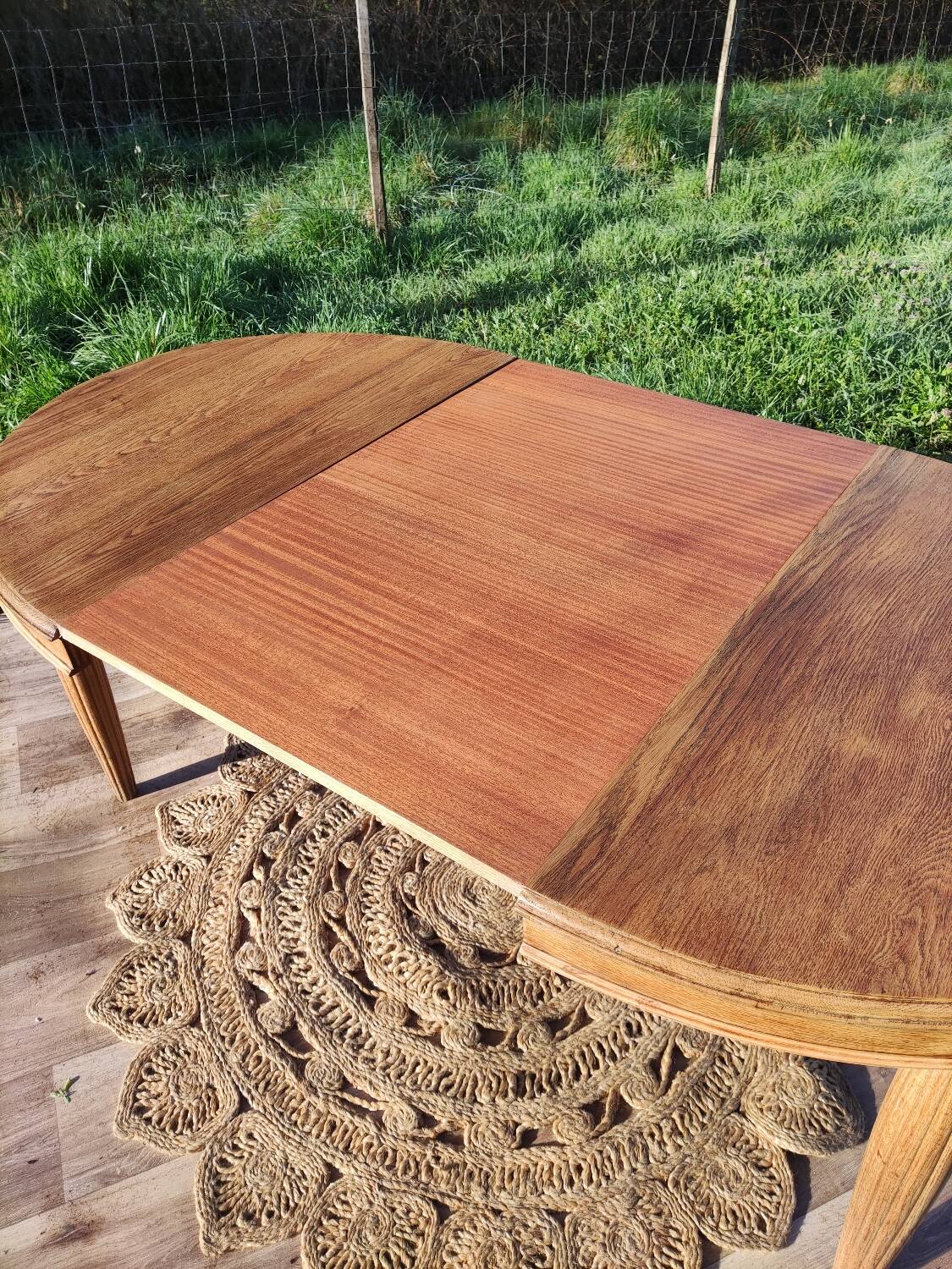 Round art deco table with extension