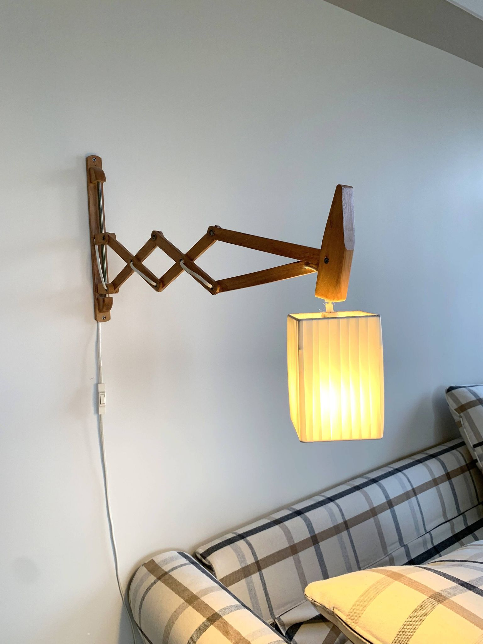 Danish accordion wall light in beechwood - Scandinavian articulated lamp from the 1960s
