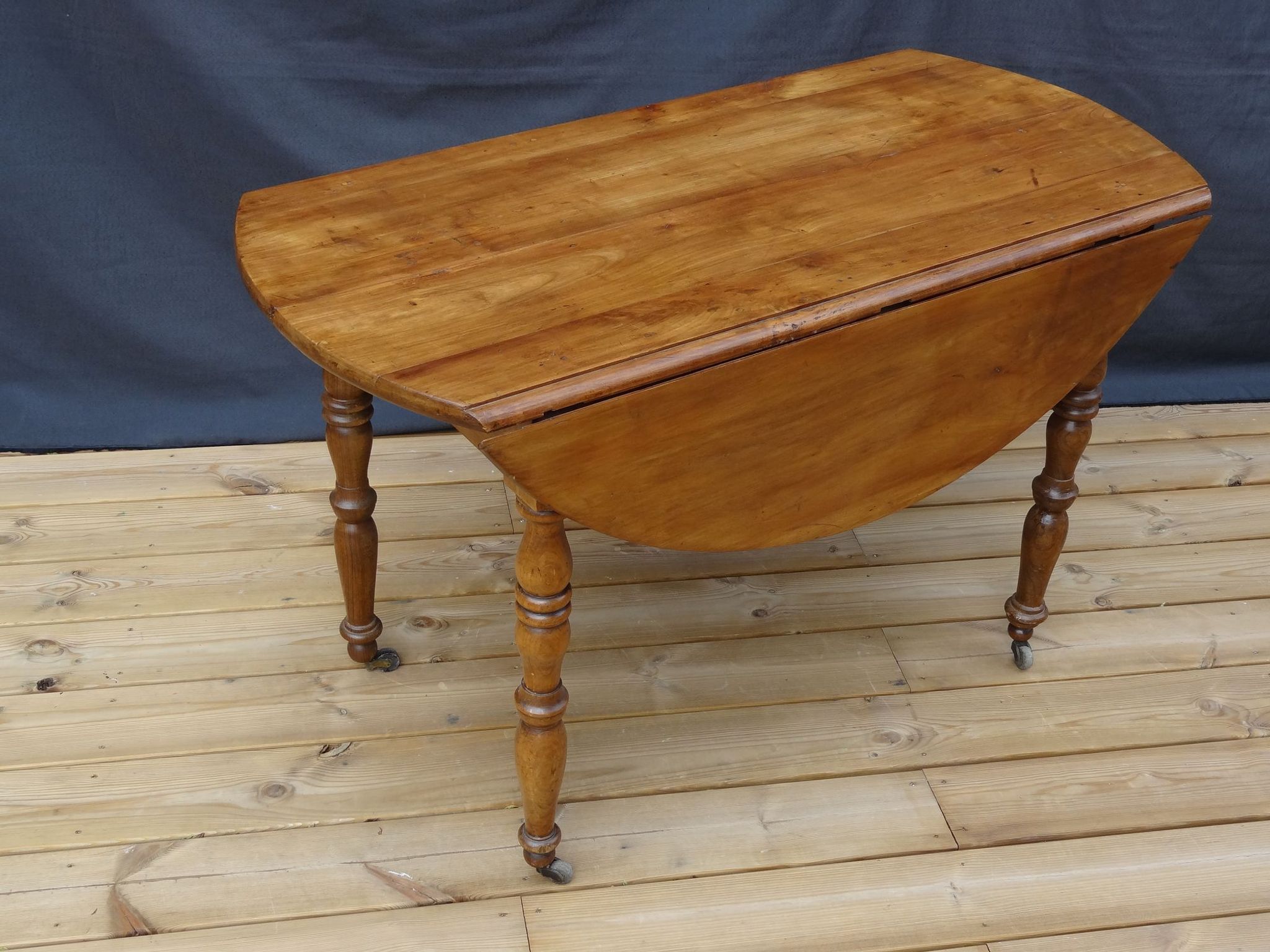 Louis Philippe oval table with flaps, cherry wood Ø120-108 x 74 cm