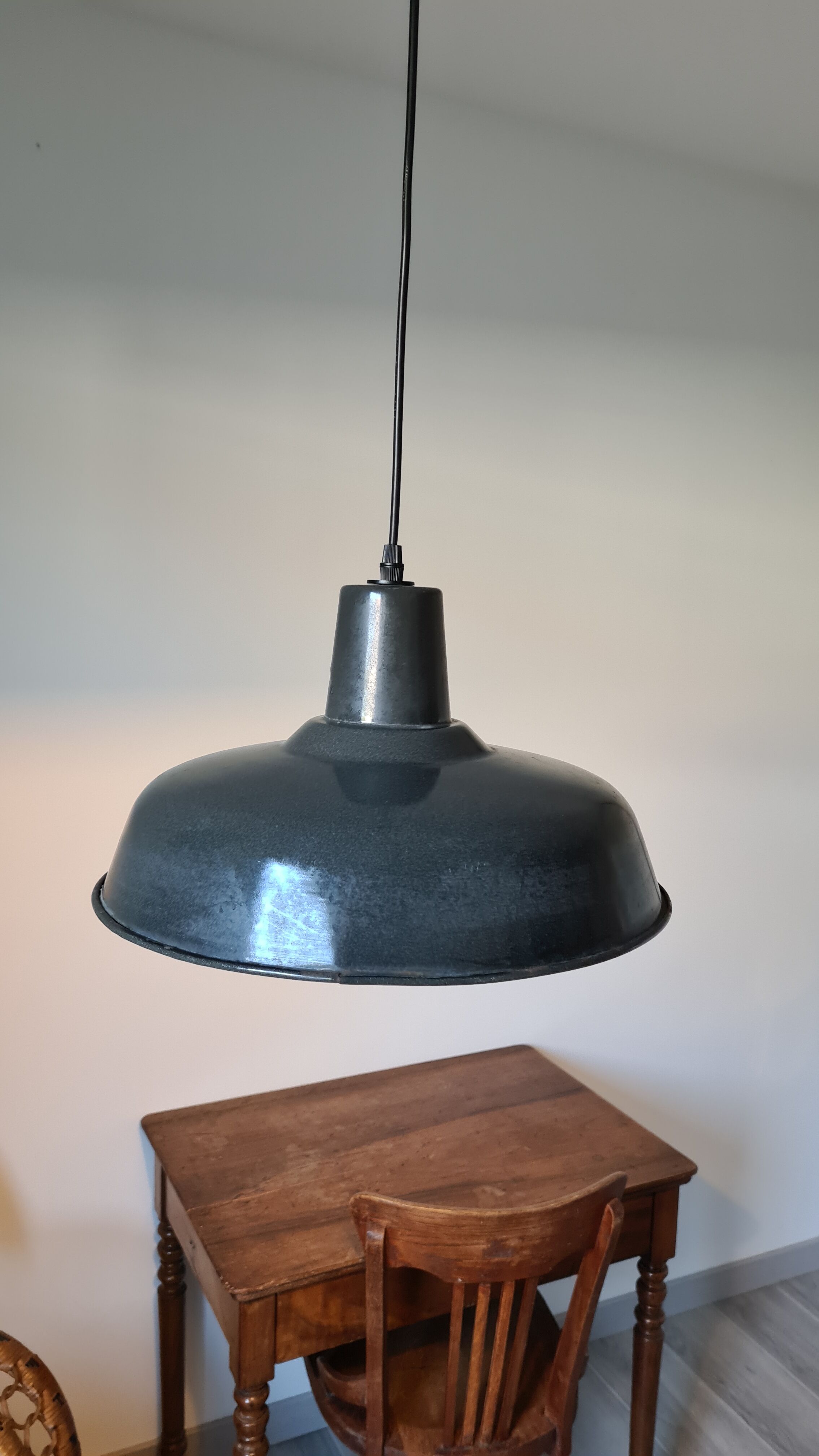 Vintage industrial suspension in enamelled sheet metal