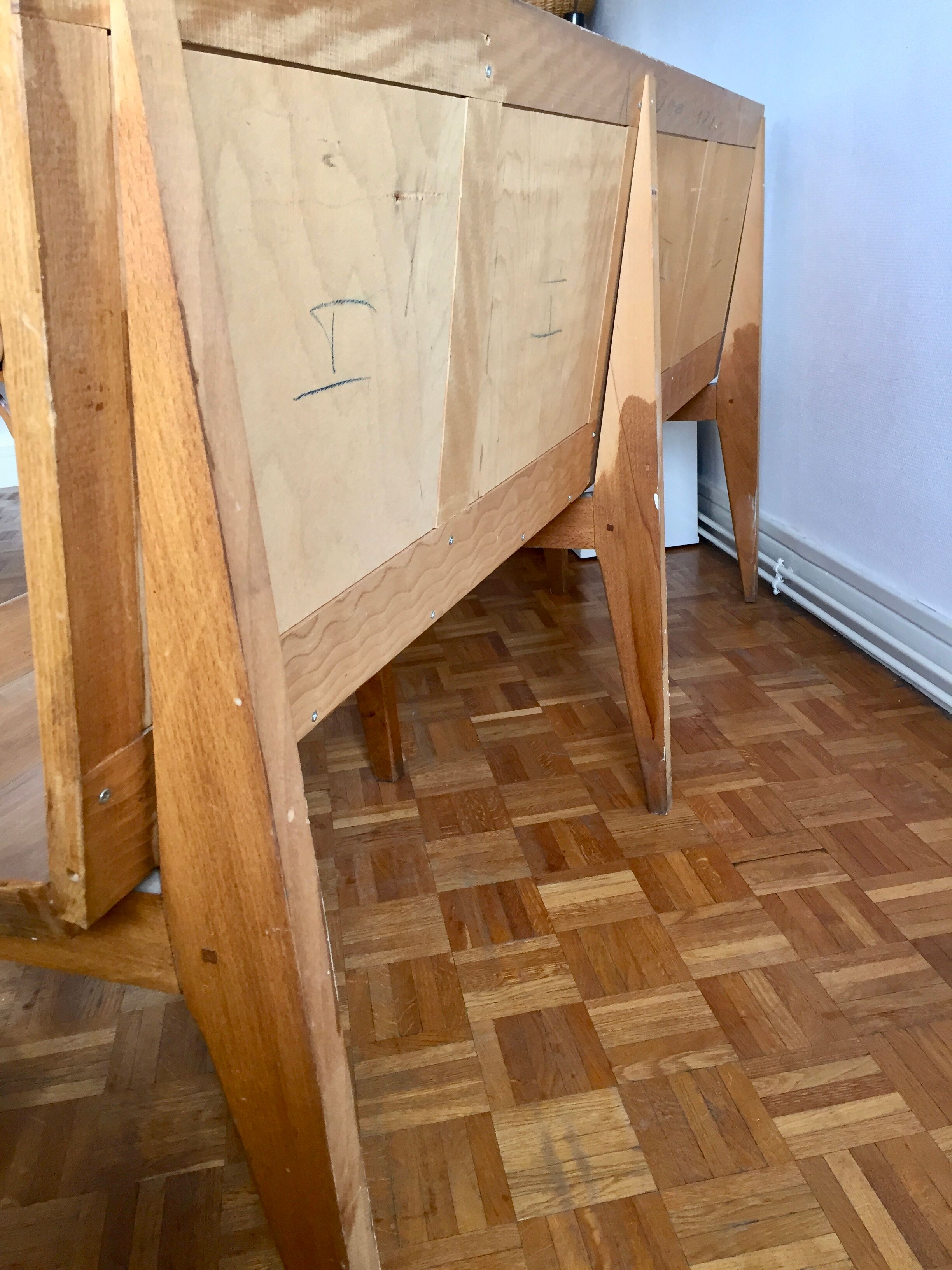 Station in oak bench