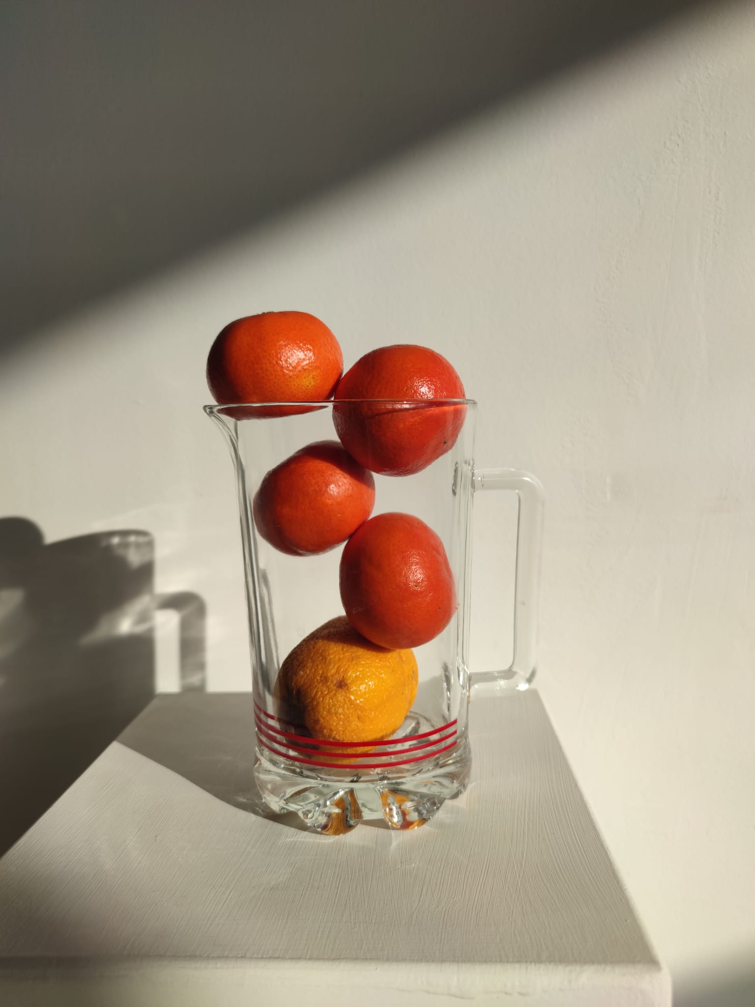 Pichet à orangeade italien vintage en verre à rayures rouges