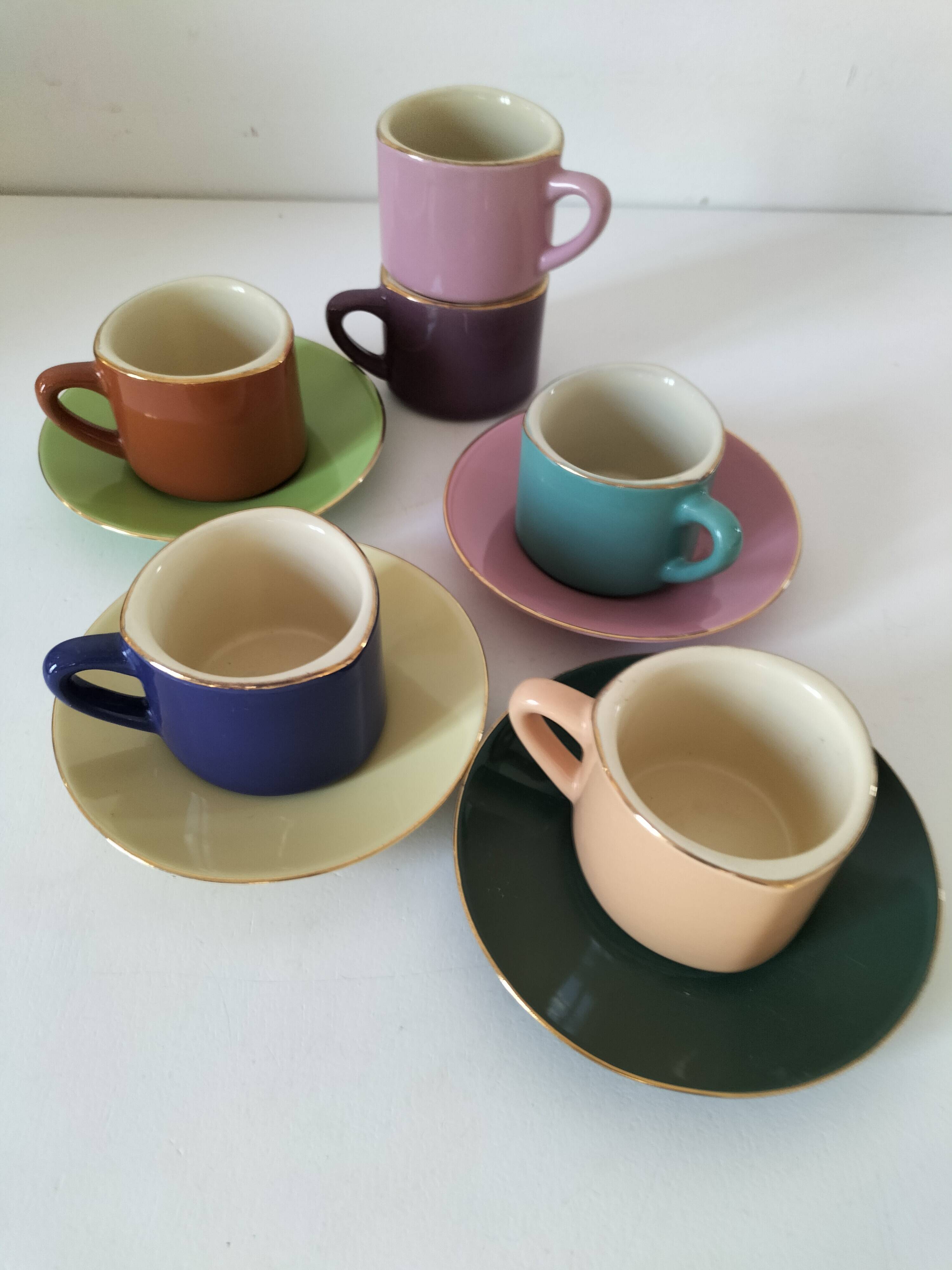 Vintage multicoloured triangular espresso set