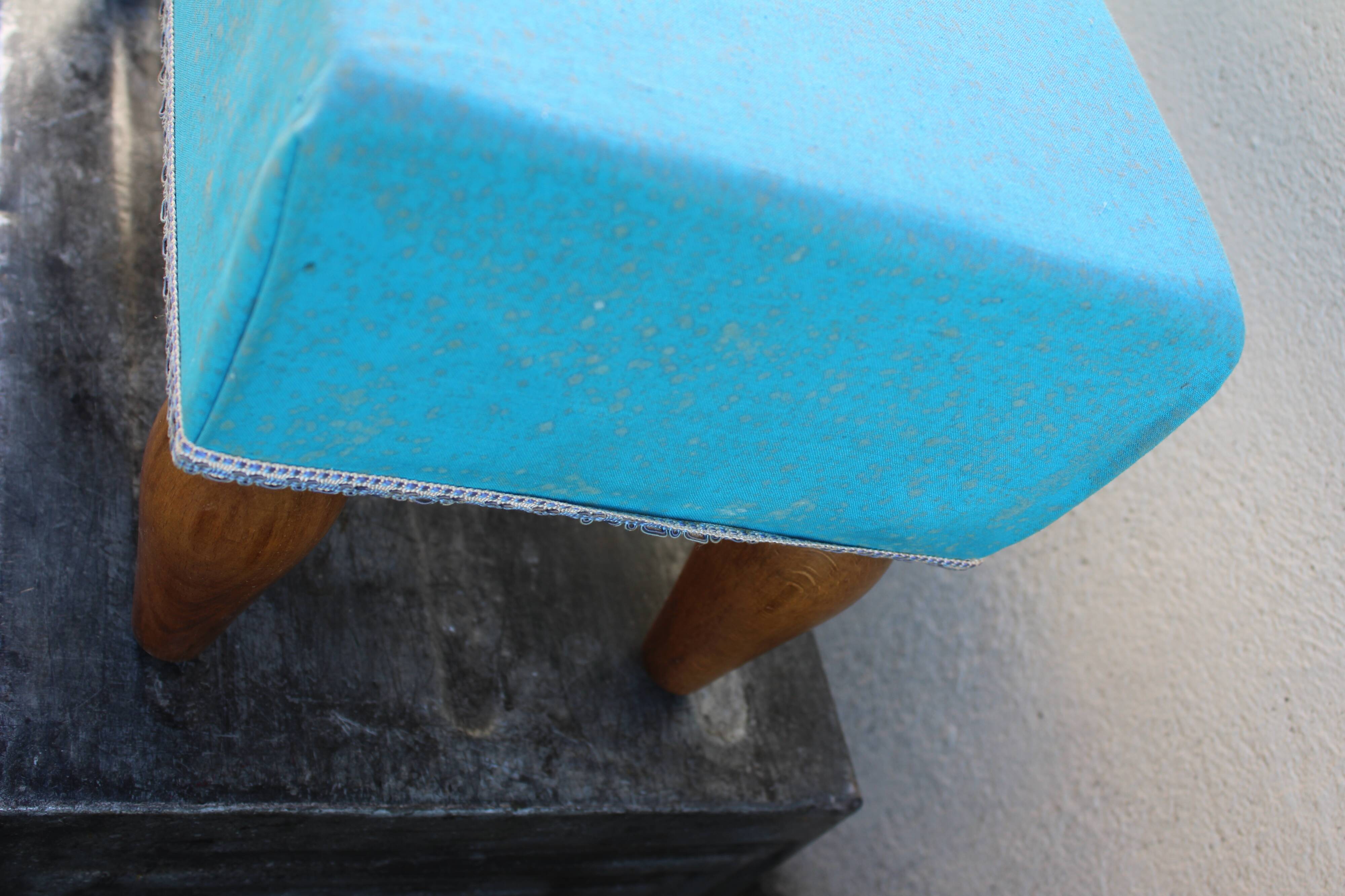 Repose-pieds bois et tissu bleu