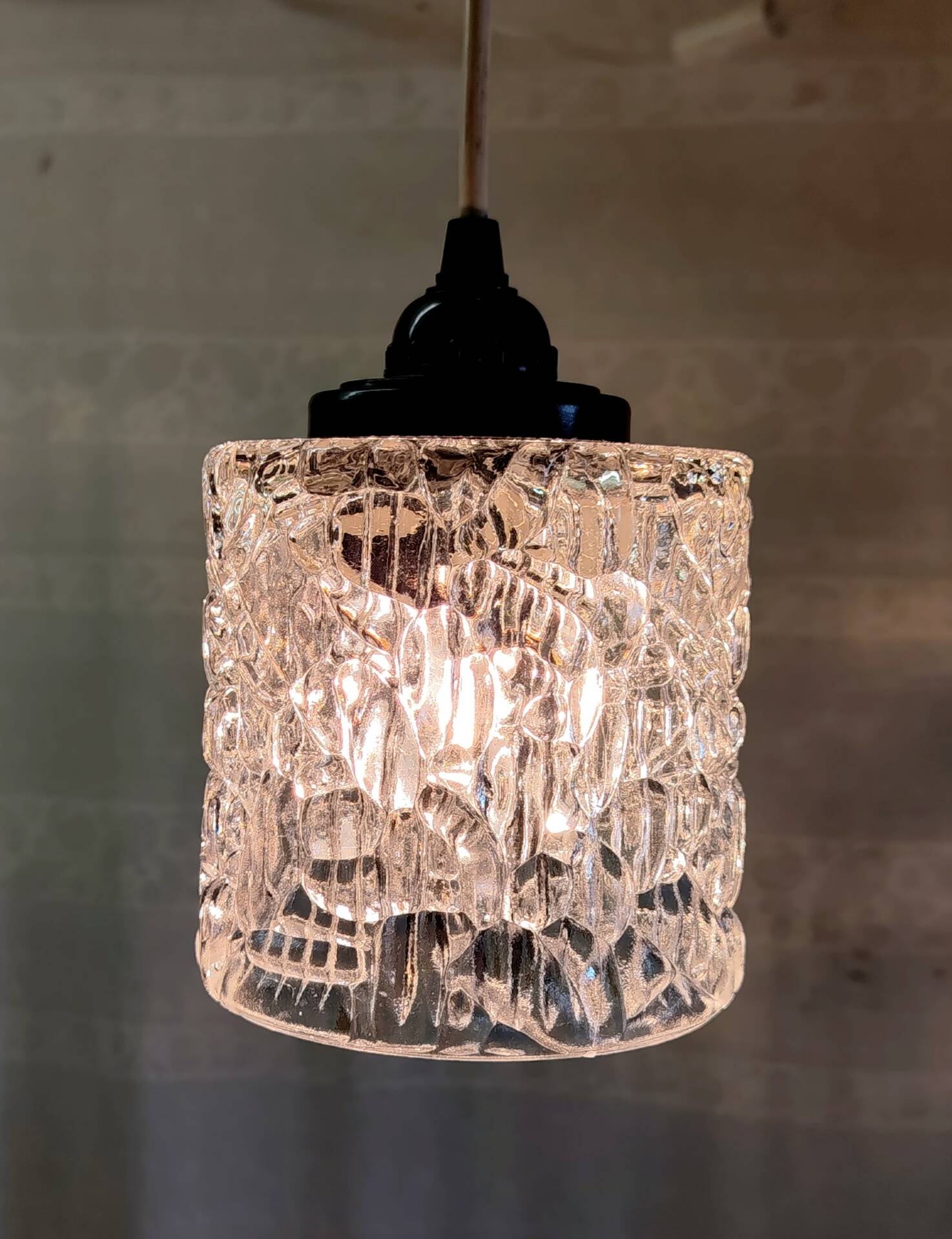Paire de suspensions en verre holophane - mid. XXeme