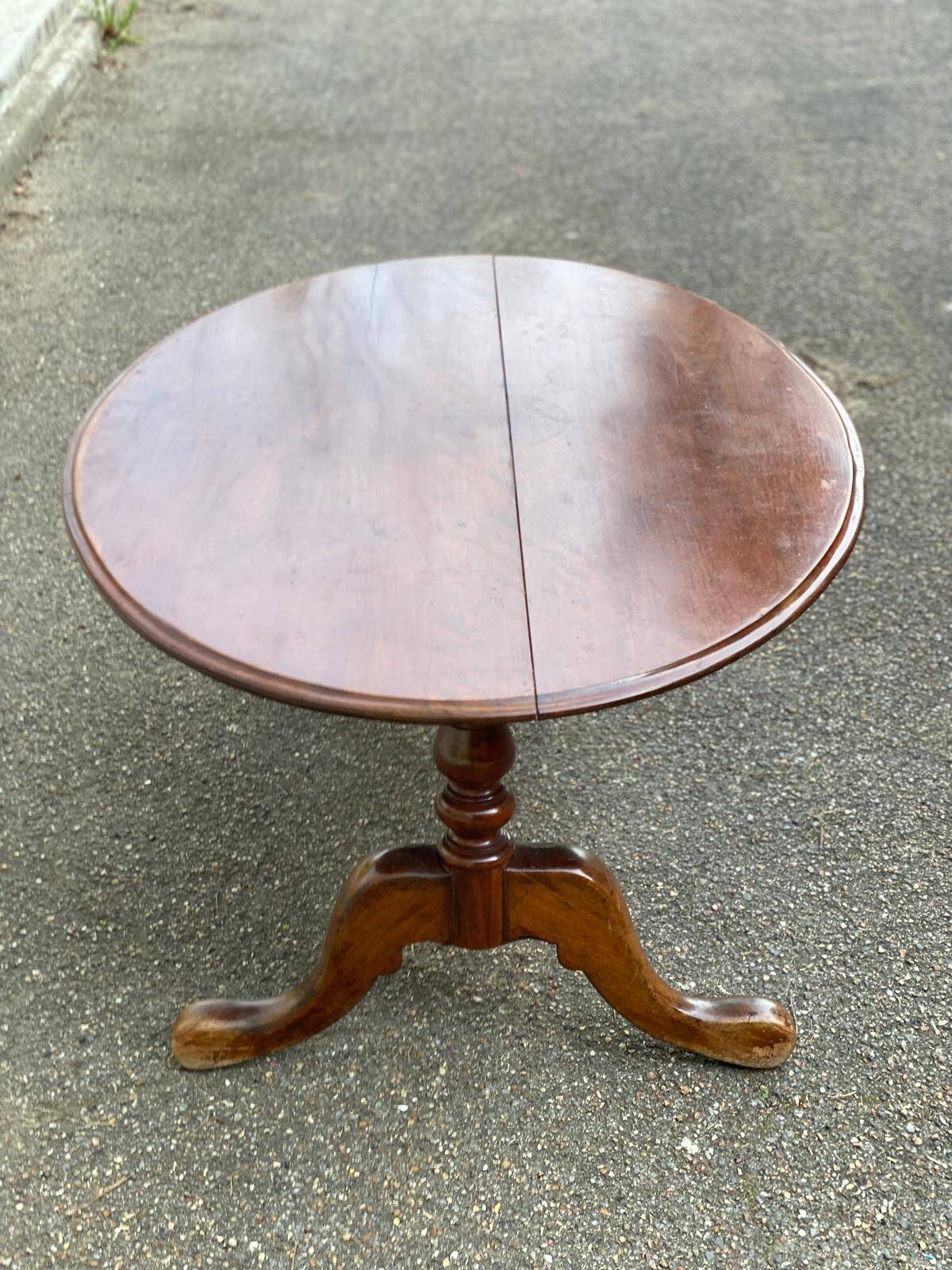 Large oval coffee table in solid wood 133x93cm