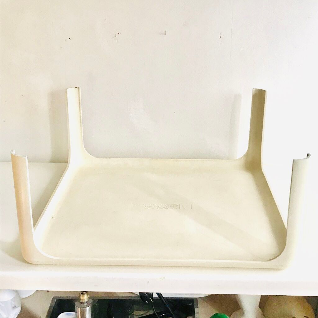 Demetrio coffee table by Vico Magistretti Artemide